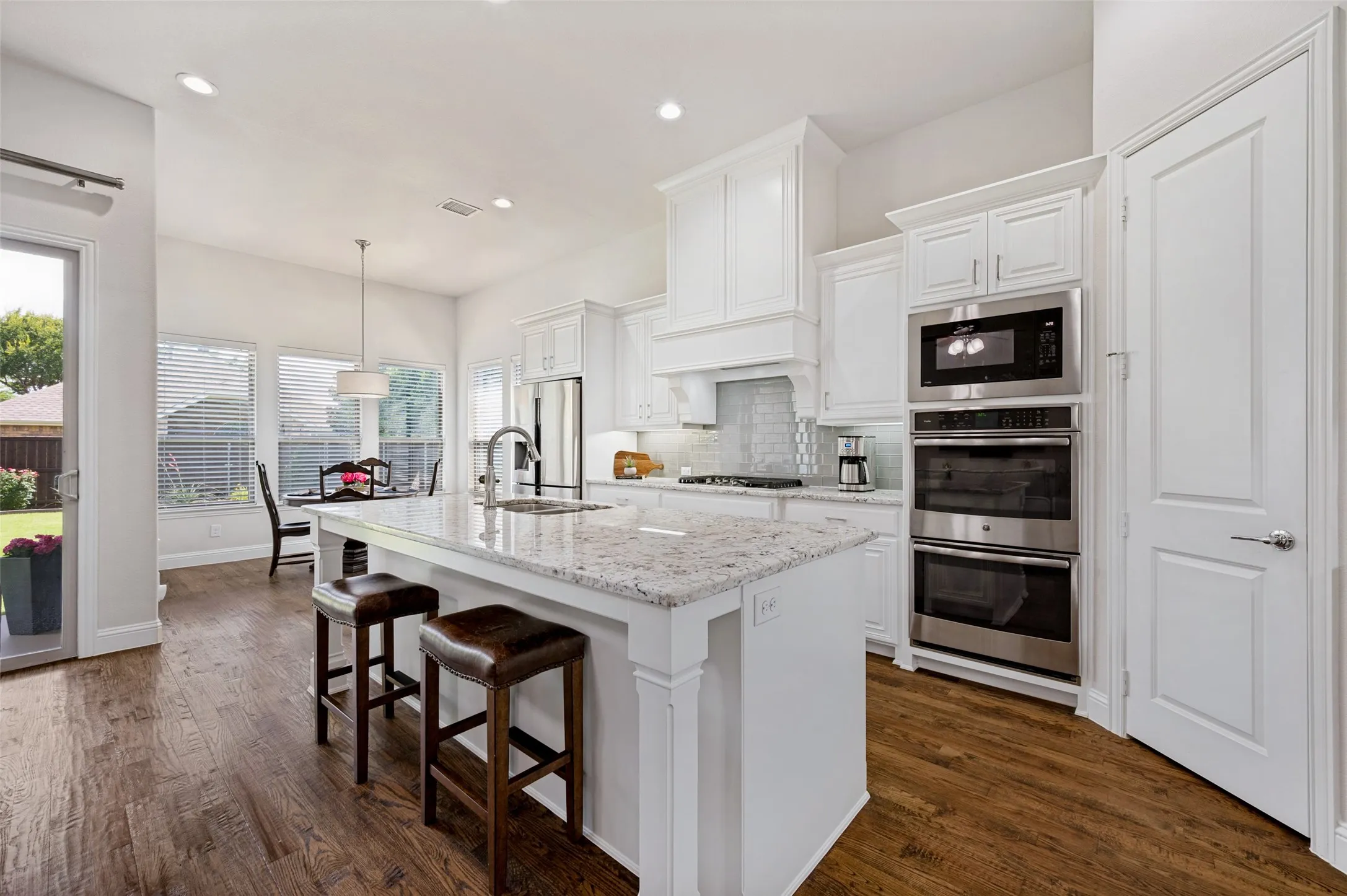 Single Family Residence For Sale in Collin County , 8805 Abbington Place, Mc Kinney, Texas 75072, 4 Bedroom, 4 Bathroom, 2 Garage spaces, 3,142 Sqft, built in 2017, mls#21332286, Real Estate Agent in Mc Kinney, Homes For Sale in Collin county, Homes For Sale in Mc Kinney, Realtor in Mc Kinney Texas, Real Estate Brokerage Independent Realty Texas, Luminita Cordes Realtor
