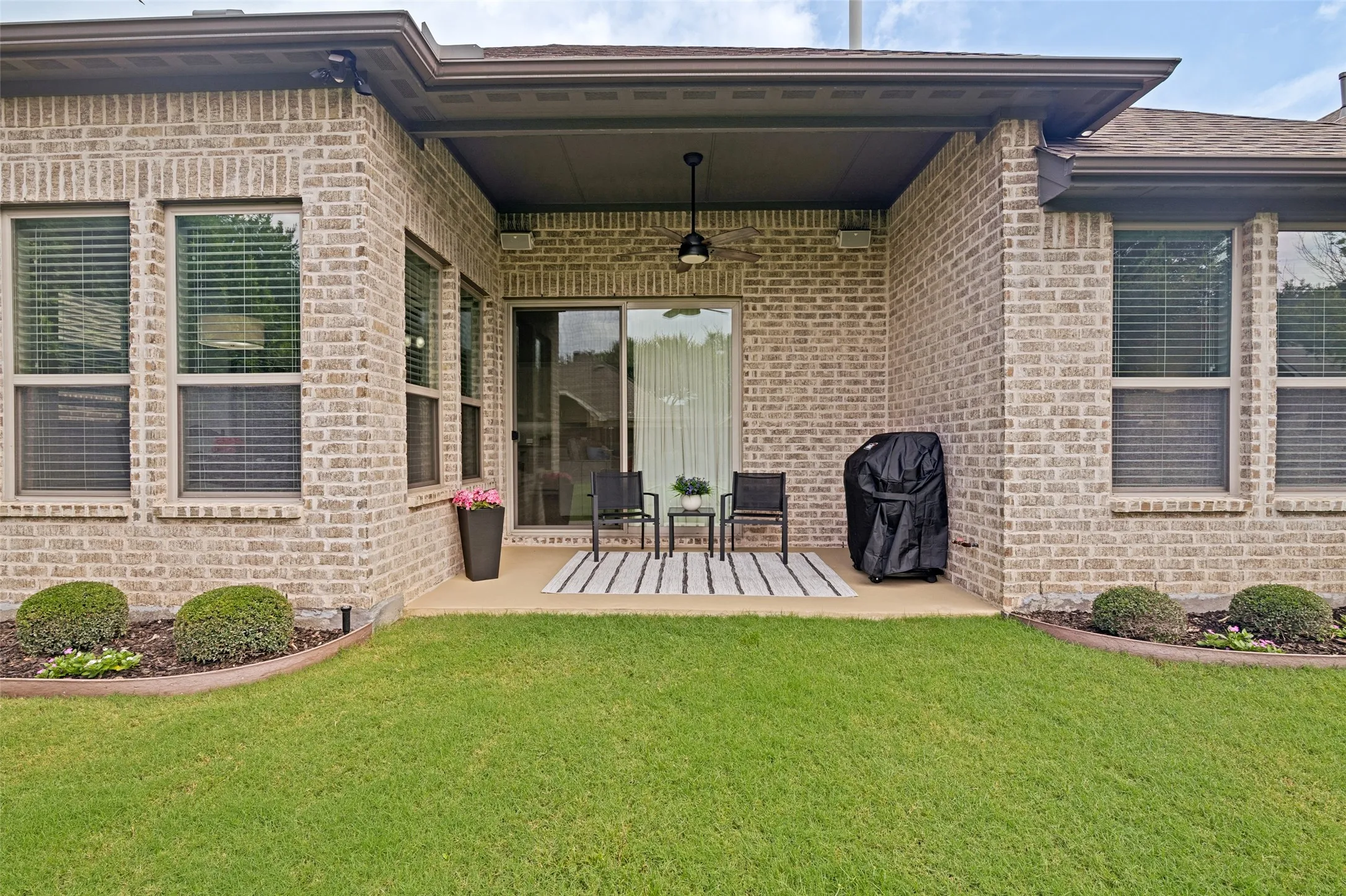 Single Family Residence For Sale in Collin County , 8805 Abbington Place, Mc Kinney, Texas 75072, 4 Bedroom, 4 Bathroom, 2 Garage spaces, 3,142 Sqft, built in 2017, mls#21332286, Real Estate Agent in Mc Kinney, Homes For Sale in Collin county, Homes For Sale in Mc Kinney, Realtor in Mc Kinney Texas, Real Estate Brokerage Independent Realty Texas, Luminita Cordes Realtor