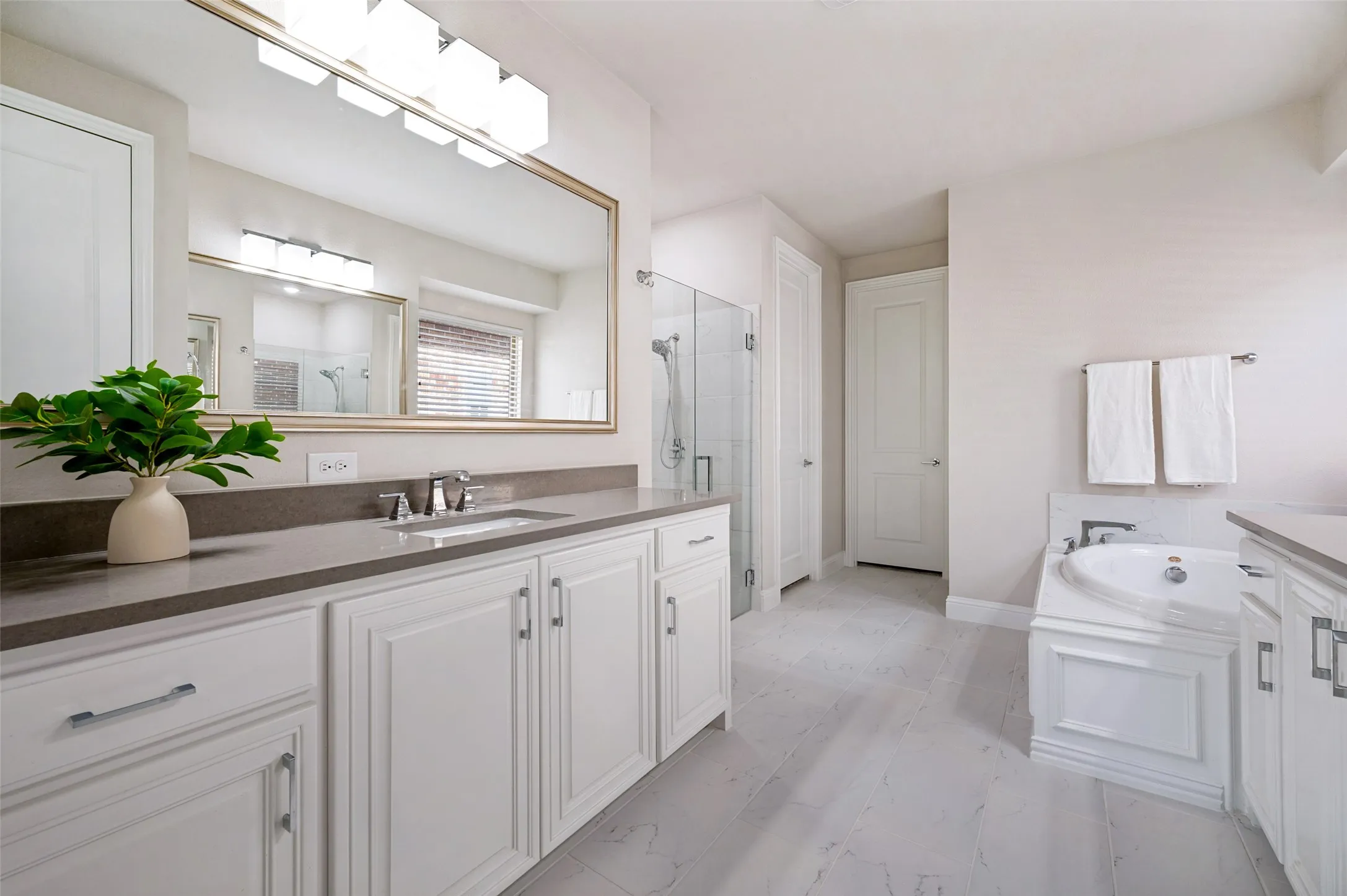 Single Family Residence For Sale in Collin County , 8805 Abbington Place, Mc Kinney, Texas 75072, 4 Bedroom, 4 Bathroom, 2 Garage spaces, 3,142 Sqft, built in 2017, mls#21332286, Real Estate Agent in Mc Kinney, Homes For Sale in Collin county, Homes For Sale in Mc Kinney, Realtor in Mc Kinney Texas, Real Estate Brokerage Independent Realty Texas, Luminita Cordes Realtor