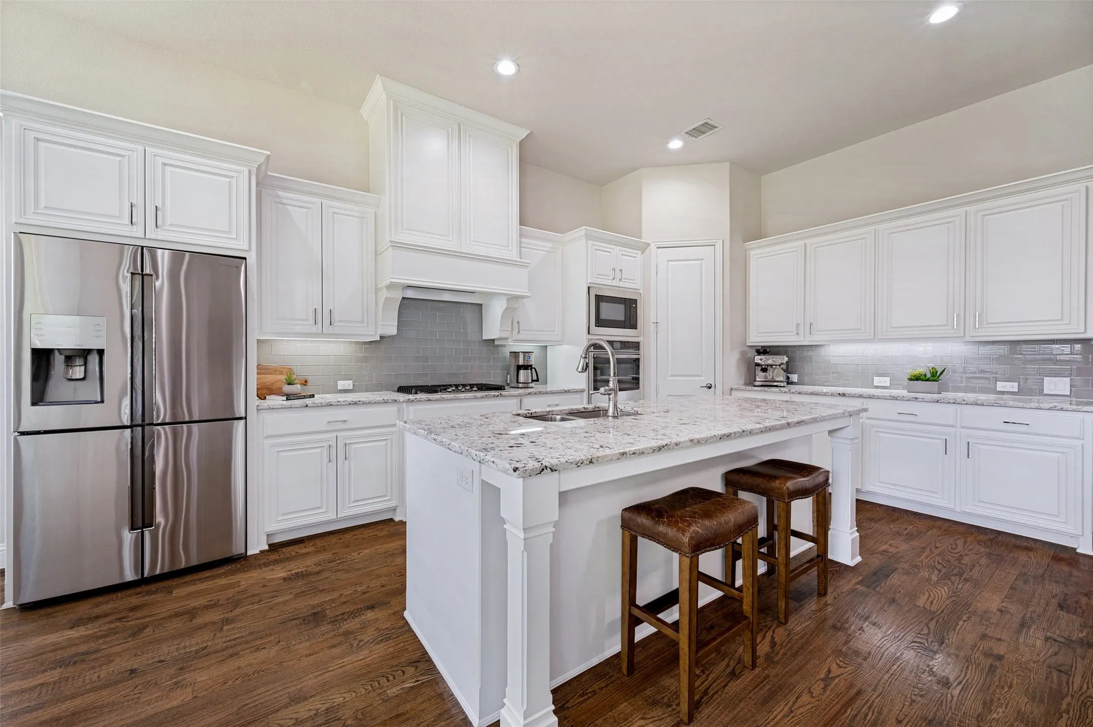 Single Family Residence For Sale in Collin County , 8805 Abbington Place, Mc Kinney, Texas 75072, 4 Bedroom, 4 Bathroom, 2 Garage spaces, 3,142 Sqft, built in 2017, mls#21332286, Real Estate Agent in Mc Kinney, Homes For Sale in Collin county, Homes For Sale in Mc Kinney, Realtor in Mc Kinney Texas, Real Estate Brokerage Independent Realty Texas, Luminita Cordes Realtor