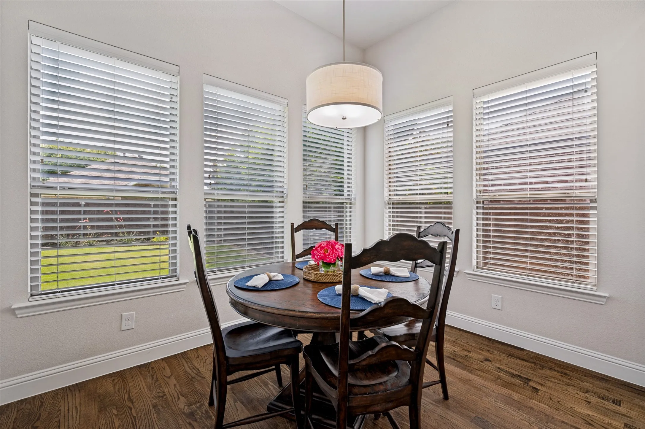 Single Family Residence For Sale in Collin County , 8805 Abbington Place, Mc Kinney, Texas 75072, 4 Bedroom, 4 Bathroom, 2 Garage spaces, 3,142 Sqft, built in 2017, mls#21332286, Real Estate Agent in Mc Kinney, Homes For Sale in Collin county, Homes For Sale in Mc Kinney, Realtor in Mc Kinney Texas, Real Estate Brokerage Independent Realty Texas, Luminita Cordes Realtor