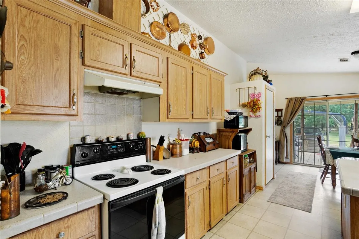 Mobile Home For Sale in Fannin County , 1022 County Road 2295, Telephone, Texas 75488, 3 Bedrooms, 2 Bathrooms, Garage spaces, 1,904 Sqft, built in 2001, Price $260,000, mls#21334749, Real Estate Agent in Telephone, Homes For Sale in Fannin county, Homes For Sale in Telephone, Realtor in Telephone Texas, Real Estate Brokerage Independent Realty Texas, Luminita Cordes Realtor