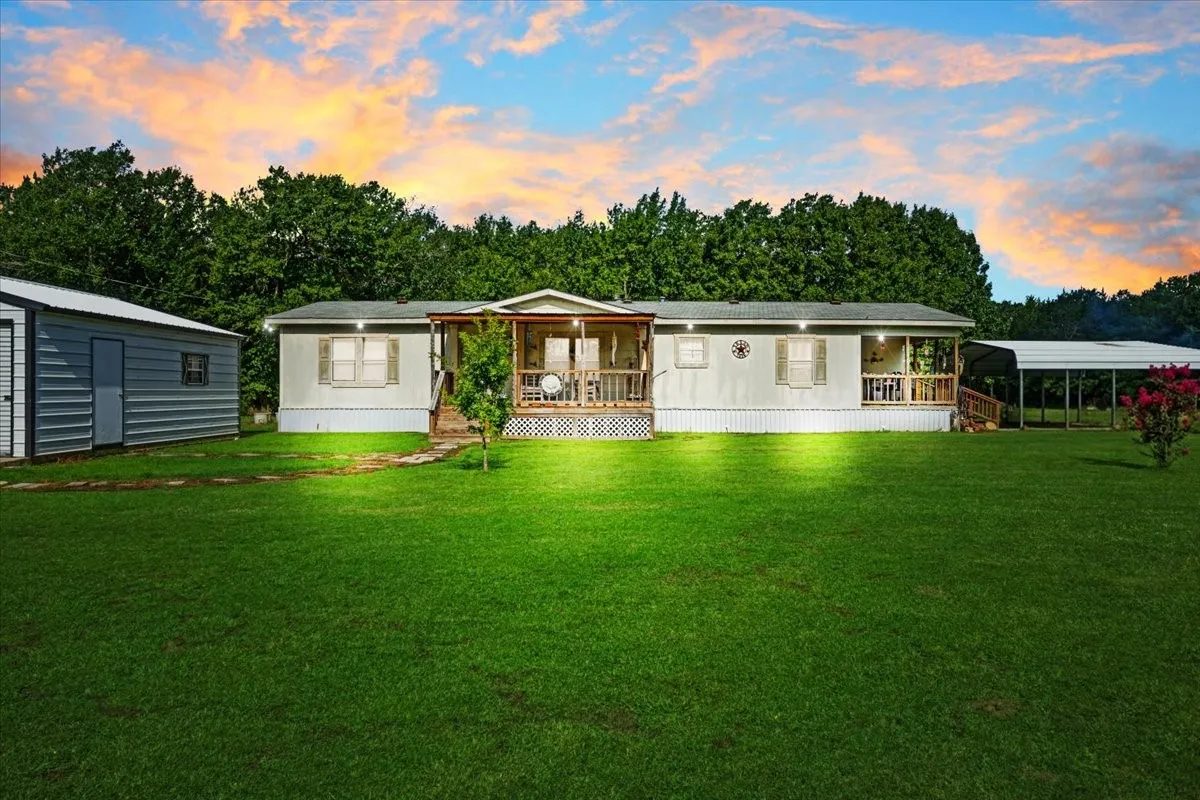 Mobile Home For Sale in Fannin County , 1022 County Road 2295, Telephone, Texas 75488, 3 Bedrooms, 2 Bathrooms, Garage spaces, 1,904 Sqft, built in 2001, Price $260,000, mls#21334749, Real Estate Agent in Telephone, Homes For Sale in Fannin county, Homes For Sale in Telephone, Realtor in Telephone Texas, Real Estate Brokerage Independent Realty Texas, Luminita Cordes Realtor