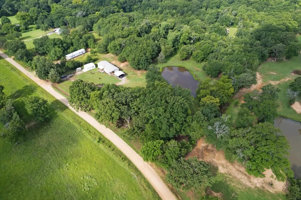 Mobile Home For Sale in Fannin County , 1022 County Road 2295, Telephone, Texas 75488, 3 Bedrooms, 2 Bathrooms, Garage spaces, 1,904 Sqft, built in 2001, Price $260,000, mls#21334749, Real Estate Agent in Telephone, Homes For Sale in Fannin county, Homes For Sale in Telephone, Realtor in Telephone Texas, Real Estate Brokerage Independent Realty Texas, Luminita Cordes Realtor