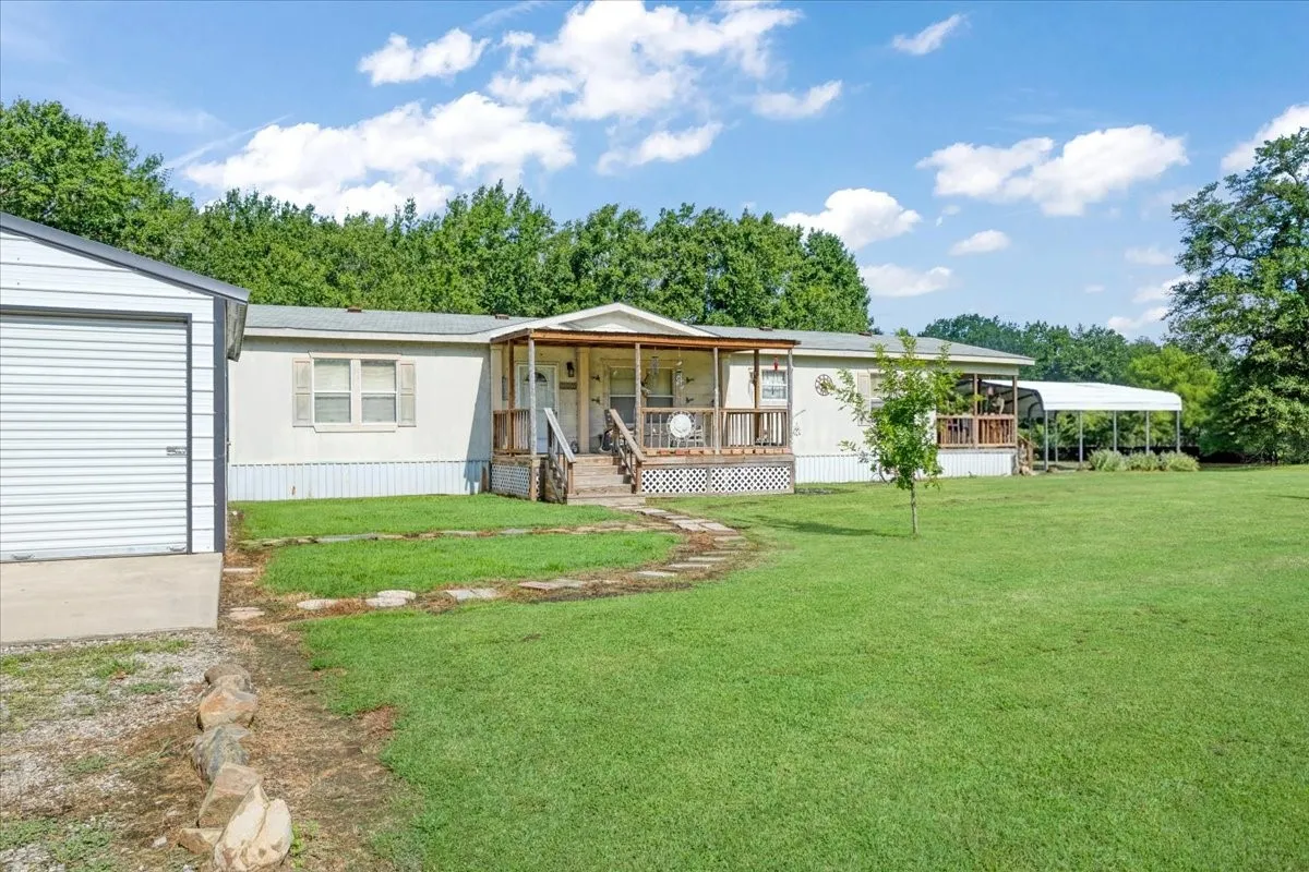 Mobile Home For Sale in Fannin County , 1022 County Road 2295, Telephone, Texas 75488, 3 Bedrooms, 2 Bathrooms, Garage spaces, 1,904 Sqft, built in 2001, Price $260,000, mls#21334749, Real Estate Agent in Telephone, Homes For Sale in Fannin county, Homes For Sale in Telephone, Realtor in Telephone Texas, Real Estate Brokerage Independent Realty Texas, Luminita Cordes Realtor