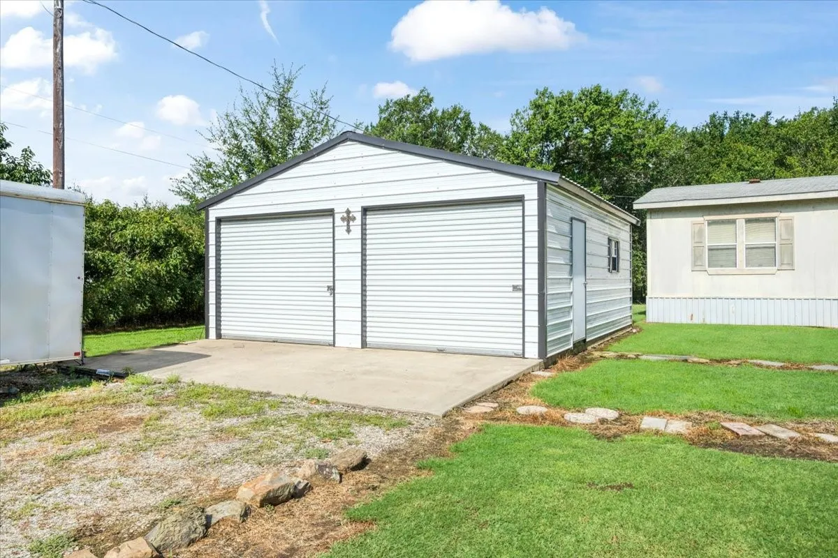 Mobile Home For Sale in Fannin County , 1022 County Road 2295, Telephone, Texas 75488, 3 Bedrooms, 2 Bathrooms, Garage spaces, 1,904 Sqft, built in 2001, Price $260,000, mls#21334749, Real Estate Agent in Telephone, Homes For Sale in Fannin county, Homes For Sale in Telephone, Realtor in Telephone Texas, Real Estate Brokerage Independent Realty Texas, Luminita Cordes Realtor