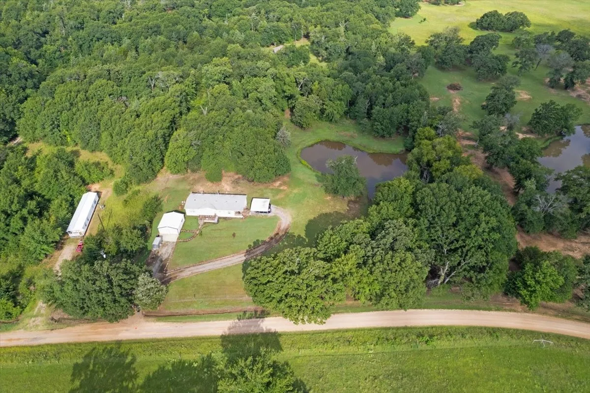 Mobile Home For Sale in Fannin County , 1022 County Road 2295, Telephone, Texas 75488, 3 Bedrooms, 2 Bathrooms, Garage spaces, 1,904 Sqft, built in 2001, Price $260,000, mls#21334749, Real Estate Agent in Telephone, Homes For Sale in Fannin county, Homes For Sale in Telephone, Realtor in Telephone Texas, Real Estate Brokerage Independent Realty Texas, Luminita Cordes Realtor