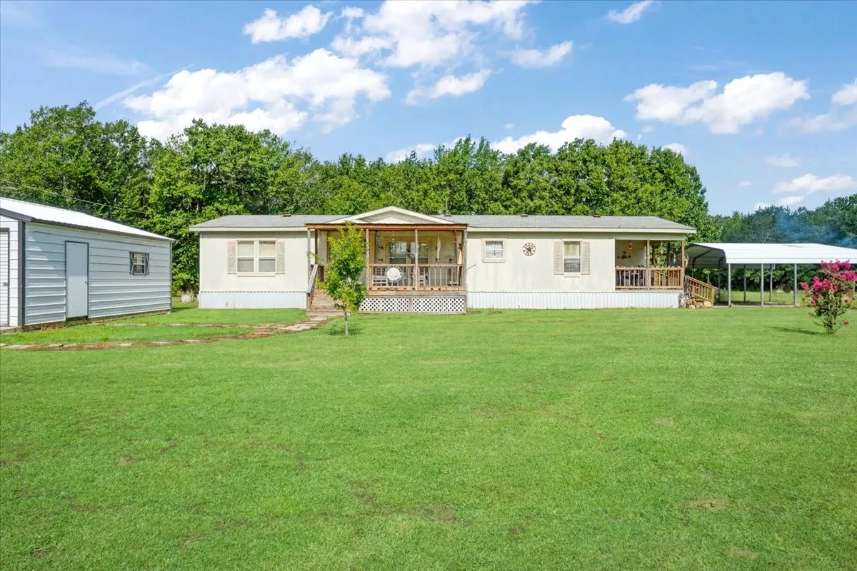 Mobile Home For Sale in Fannin County , 1022 County Road 2295, Telephone, Texas 75488, 3 Bedrooms, 2 Bathrooms, Garage spaces, 1,904 Sqft, built in 2001, Price $260,000, mls#21334749, Real Estate Agent in Telephone, Homes For Sale in Fannin county, Homes For Sale in Telephone, Realtor in Telephone Texas, Real Estate Brokerage Independent Realty Texas, Luminita Cordes Realtor