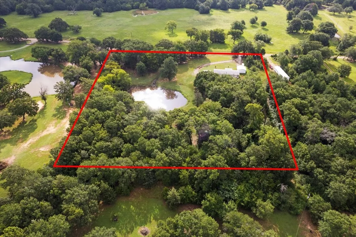 Mobile Home For Sale in Fannin County , 1022 County Road 2295, Telephone, Texas 75488, 3 Bedrooms, 2 Bathrooms, Garage spaces, 1,904 Sqft, built in 2001, Price $260,000, mls#21334749, Real Estate Agent in Telephone, Homes For Sale in Fannin county, Homes For Sale in Telephone, Realtor in Telephone Texas, Real Estate Brokerage Independent Realty Texas, Luminita Cordes Realtor