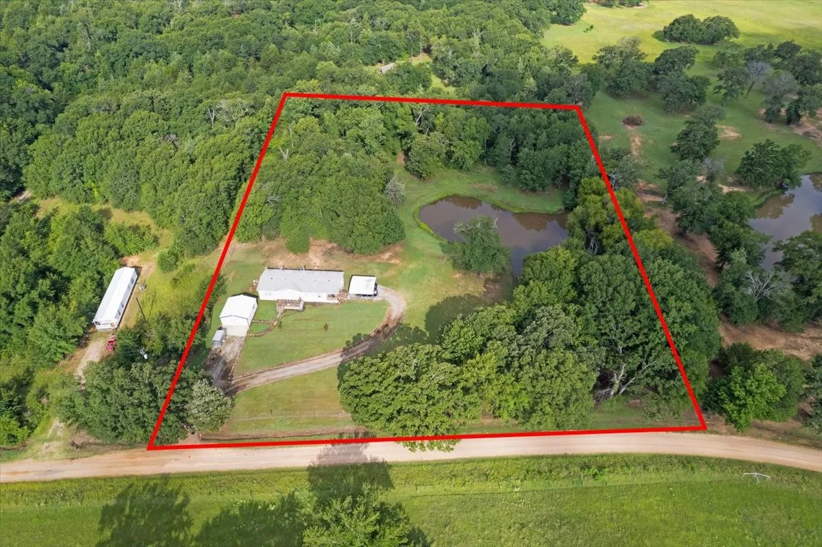 Mobile Home For Sale in Fannin County , 1022 County Road 2295, Telephone, Texas 75488, 3 Bedrooms, 2 Bathrooms, Garage spaces, 1,904 Sqft, built in 2001, Price $260,000, mls#21334749, Real Estate Agent in Telephone, Homes For Sale in Fannin county, Homes For Sale in Telephone, Realtor in Telephone Texas, Real Estate Brokerage Independent Realty Texas, Luminita Cordes Realtor
