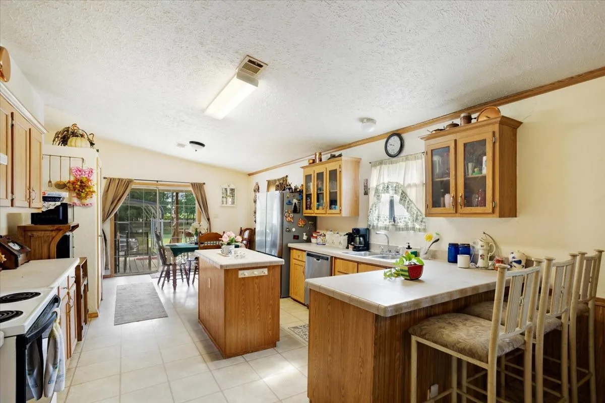 Mobile Home For Sale in Fannin County , 1022 County Road 2295, Telephone, Texas 75488, 3 Bedrooms, 2 Bathrooms, Garage spaces, 1,904 Sqft, built in 2001, Price $260,000, mls#21334749, Real Estate Agent in Telephone, Homes For Sale in Fannin county, Homes For Sale in Telephone, Realtor in Telephone Texas, Real Estate Brokerage Independent Realty Texas, Luminita Cordes Realtor