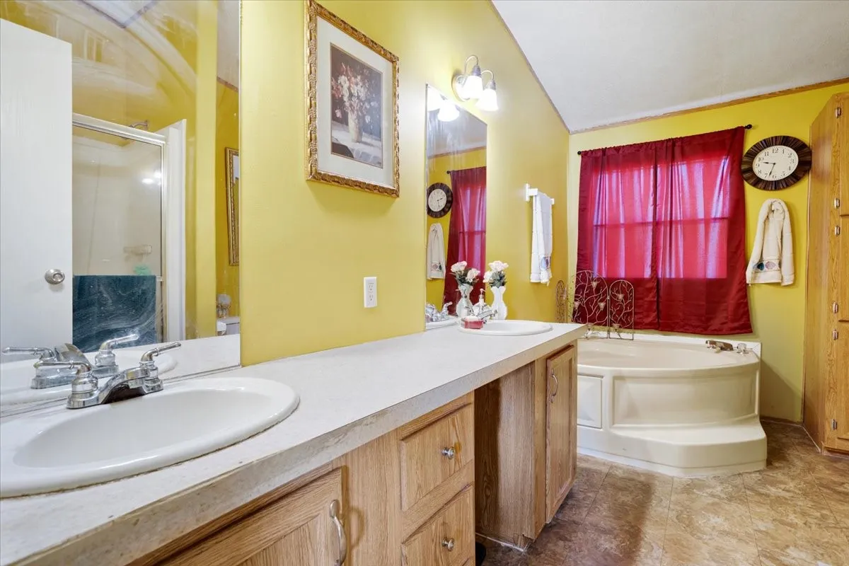 Mobile Home For Sale in Fannin County , 1022 County Road 2295, Telephone, Texas 75488, 3 Bedrooms, 2 Bathrooms, Garage spaces, 1,904 Sqft, built in 2001, Price $260,000, mls#21334749, Real Estate Agent in Telephone, Homes For Sale in Fannin county, Homes For Sale in Telephone, Realtor in Telephone Texas, Real Estate Brokerage Independent Realty Texas, Luminita Cordes Realtor
