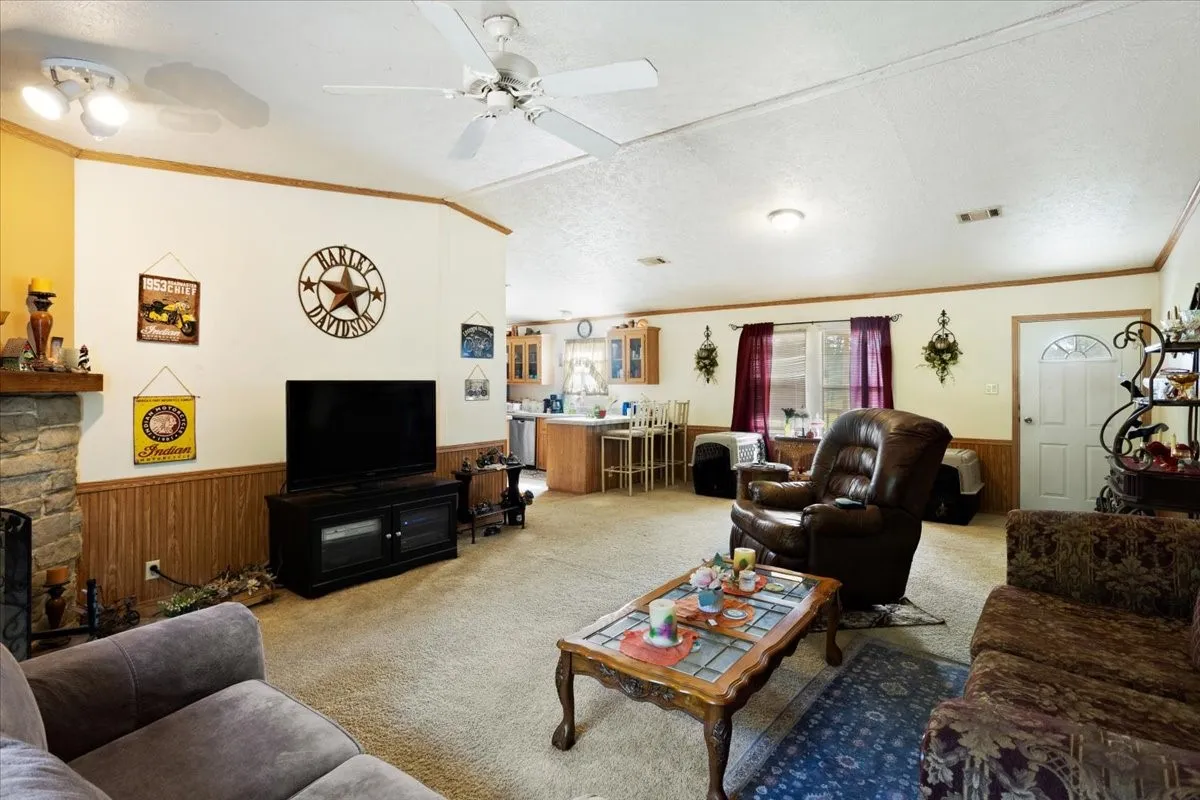 Mobile Home For Sale in Fannin County , 1022 County Road 2295, Telephone, Texas 75488, 3 Bedrooms, 2 Bathrooms, Garage spaces, 1,904 Sqft, built in 2001, Price $260,000, mls#21334749, Real Estate Agent in Telephone, Homes For Sale in Fannin county, Homes For Sale in Telephone, Realtor in Telephone Texas, Real Estate Brokerage Independent Realty Texas, Luminita Cordes Realtor