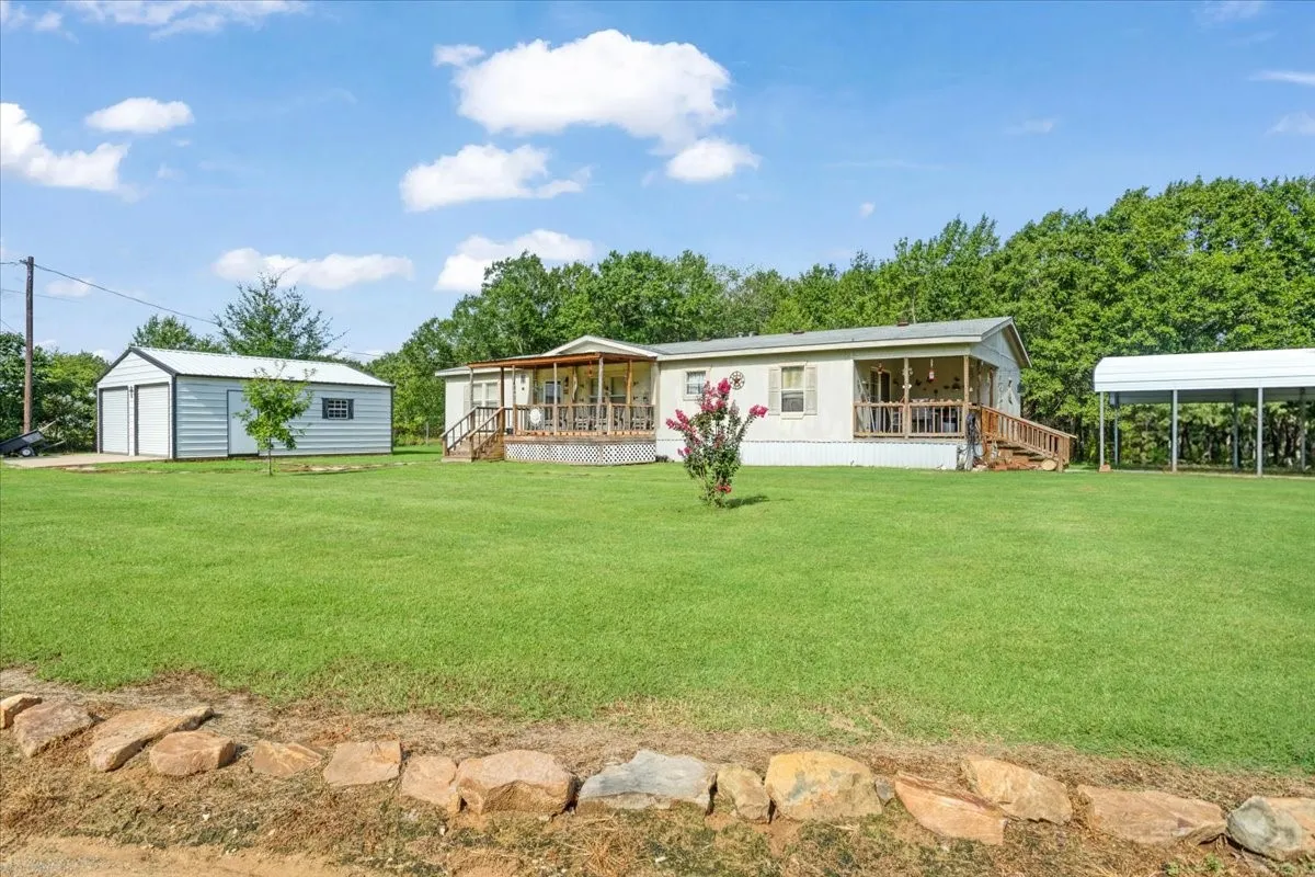 Mobile Home For Sale in Fannin County , 1022 County Road 2295, Telephone, Texas 75488, 3 Bedrooms, 2 Bathrooms, Garage spaces, 1,904 Sqft, built in 2001, Price $260,000, mls#21334749, Real Estate Agent in Telephone, Homes For Sale in Fannin county, Homes For Sale in Telephone, Realtor in Telephone Texas, Real Estate Brokerage Independent Realty Texas, Luminita Cordes Realtor