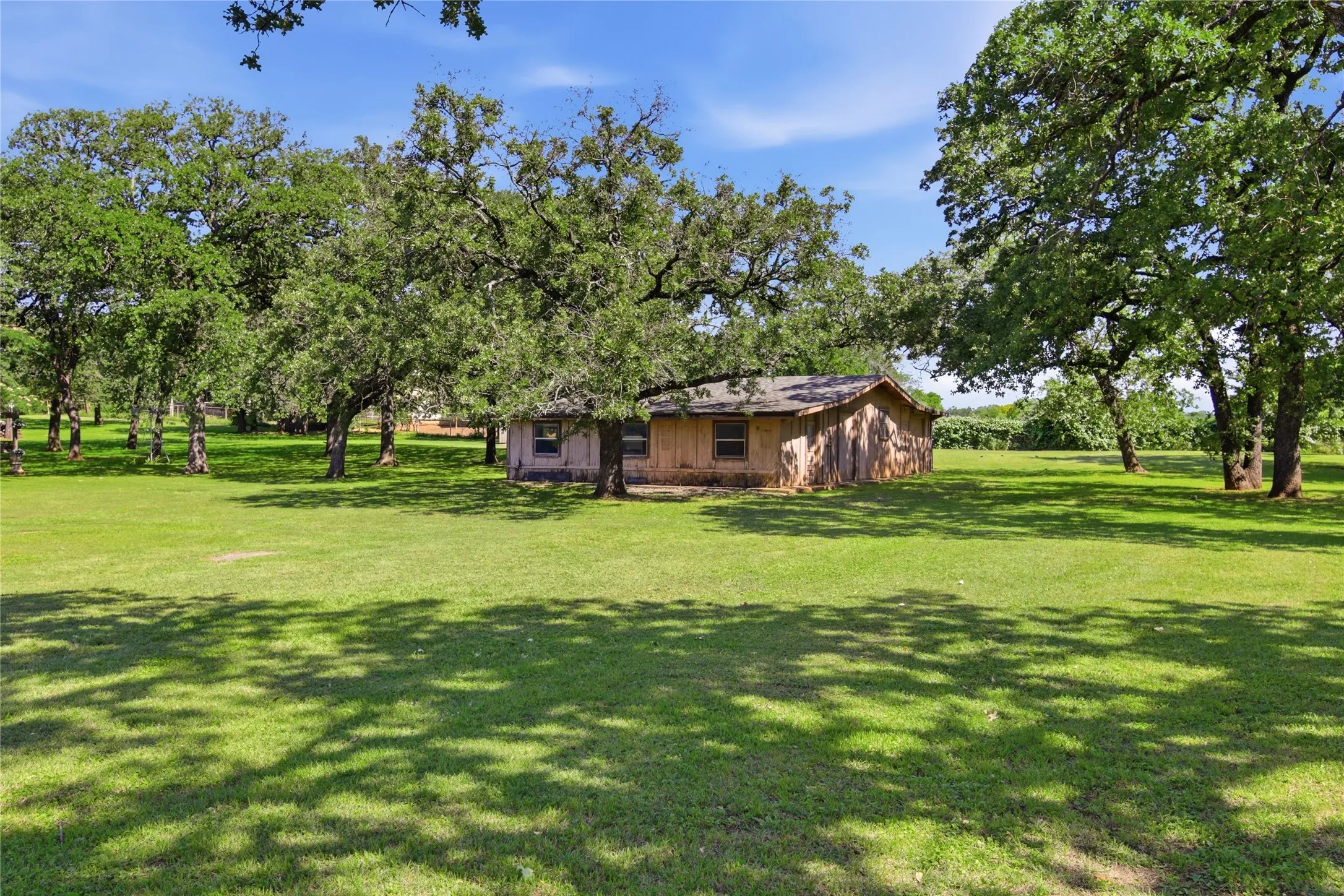 Single Family Residence For Sale in Tarrant County , 1251 Johnson Road, Keller, Texas 76248, 3 Bedroom, 2 Bathroom, 2 Garage spaces, 1,930 Sqft, built in 1954, mls#21334145, Real Estate Agent in Keller, Homes For Sale in Tarrant county, Homes For Sale in Keller, Realtor in Keller Texas, Real Estate Brokerage Independent Realty Texas, Luminita Cordes Realtor