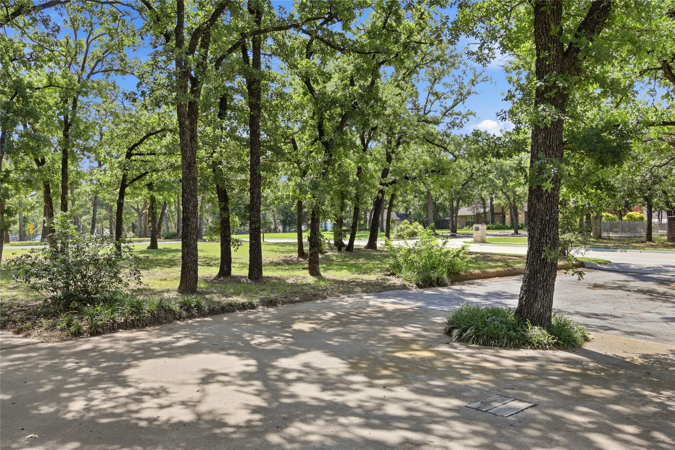 Single Family Residence For Sale in Tarrant County , 1251 Johnson Road, Keller, Texas 76248, 3 Bedroom, 2 Bathroom, 2 Garage spaces, 1,930 Sqft, built in 1954, mls#21334145, Real Estate Agent in Keller, Homes For Sale in Tarrant county, Homes For Sale in Keller, Realtor in Keller Texas, Real Estate Brokerage Independent Realty Texas, Luminita Cordes Realtor