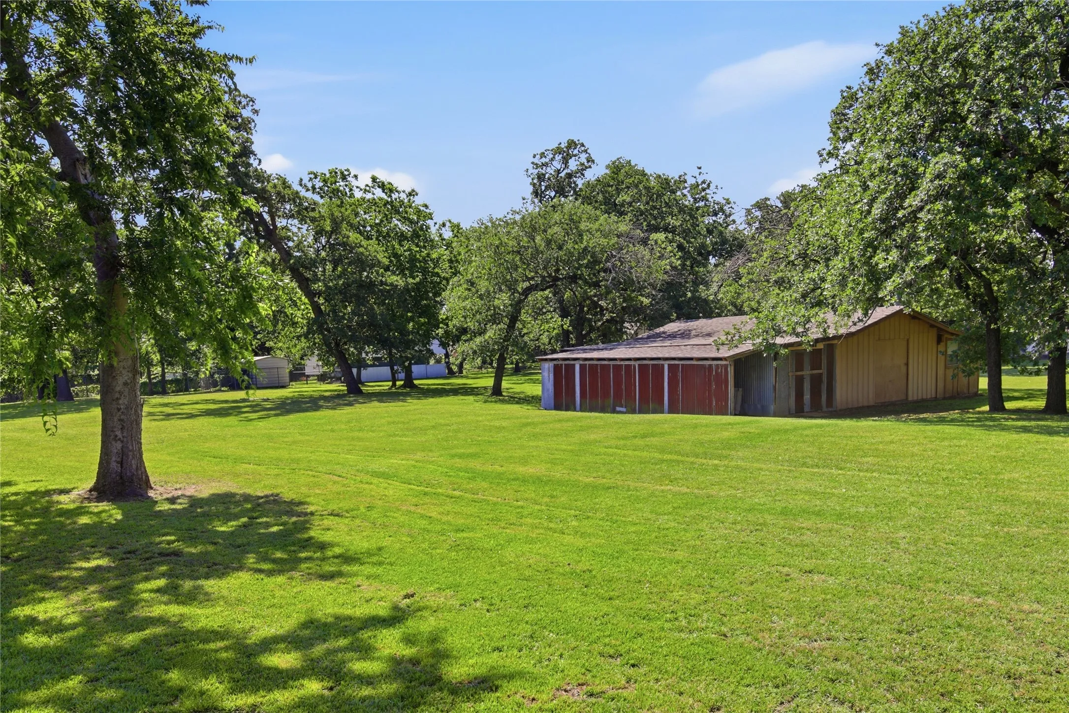 Single Family Residence For Sale in Tarrant County , 1251 Johnson Road, Keller, Texas 76248, 3 Bedroom, 2 Bathroom, 2 Garage spaces, 1,930 Sqft, built in 1954, mls#21334145, Real Estate Agent in Keller, Homes For Sale in Tarrant county, Homes For Sale in Keller, Realtor in Keller Texas, Real Estate Brokerage Independent Realty Texas, Luminita Cordes Realtor