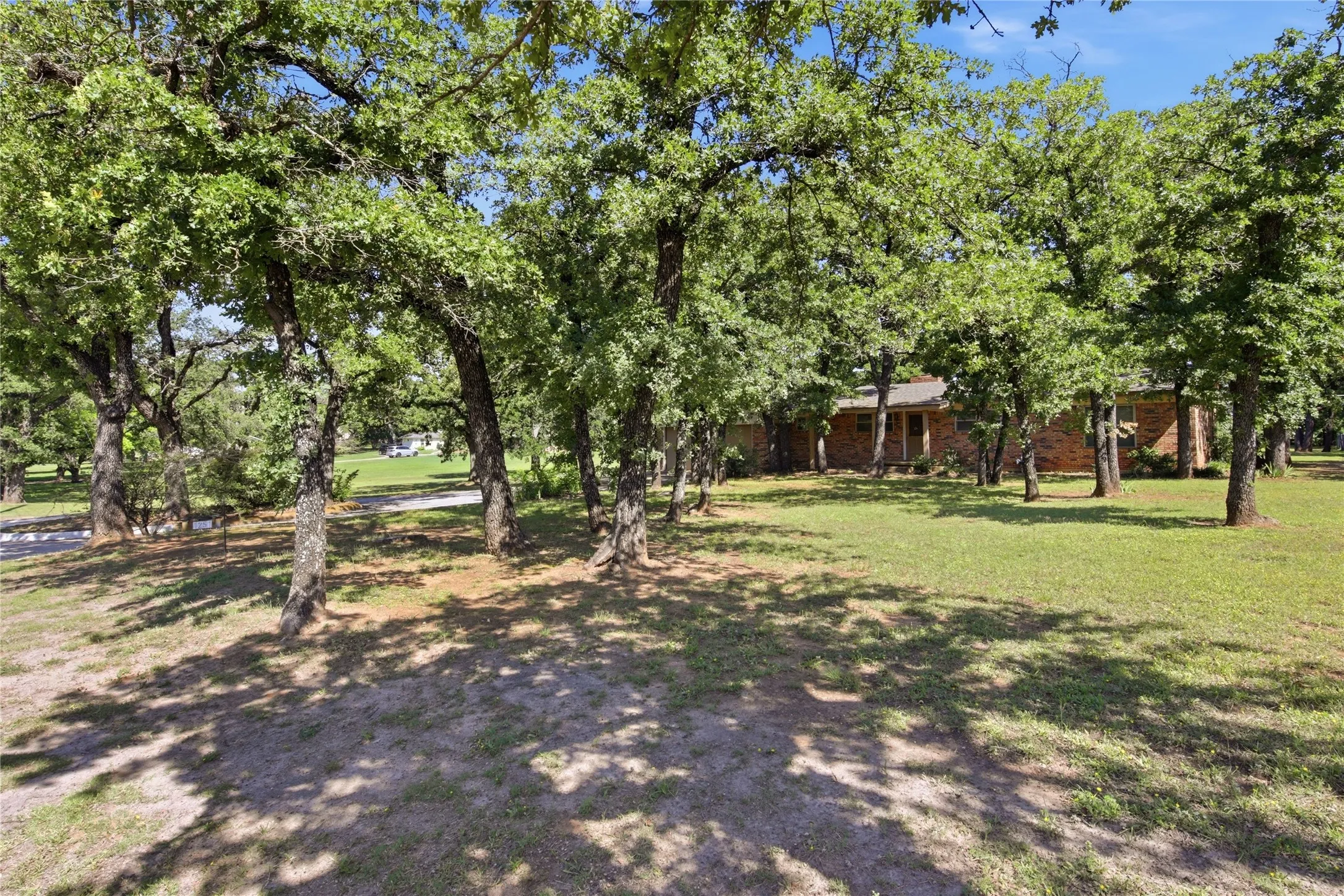 Single Family Residence For Sale in Tarrant County , 1251 Johnson Road, Keller, Texas 76248, 3 Bedroom, 2 Bathroom, 2 Garage spaces, 1,930 Sqft, built in 1954, mls#21334145, Real Estate Agent in Keller, Homes For Sale in Tarrant county, Homes For Sale in Keller, Realtor in Keller Texas, Real Estate Brokerage Independent Realty Texas, Luminita Cordes Realtor