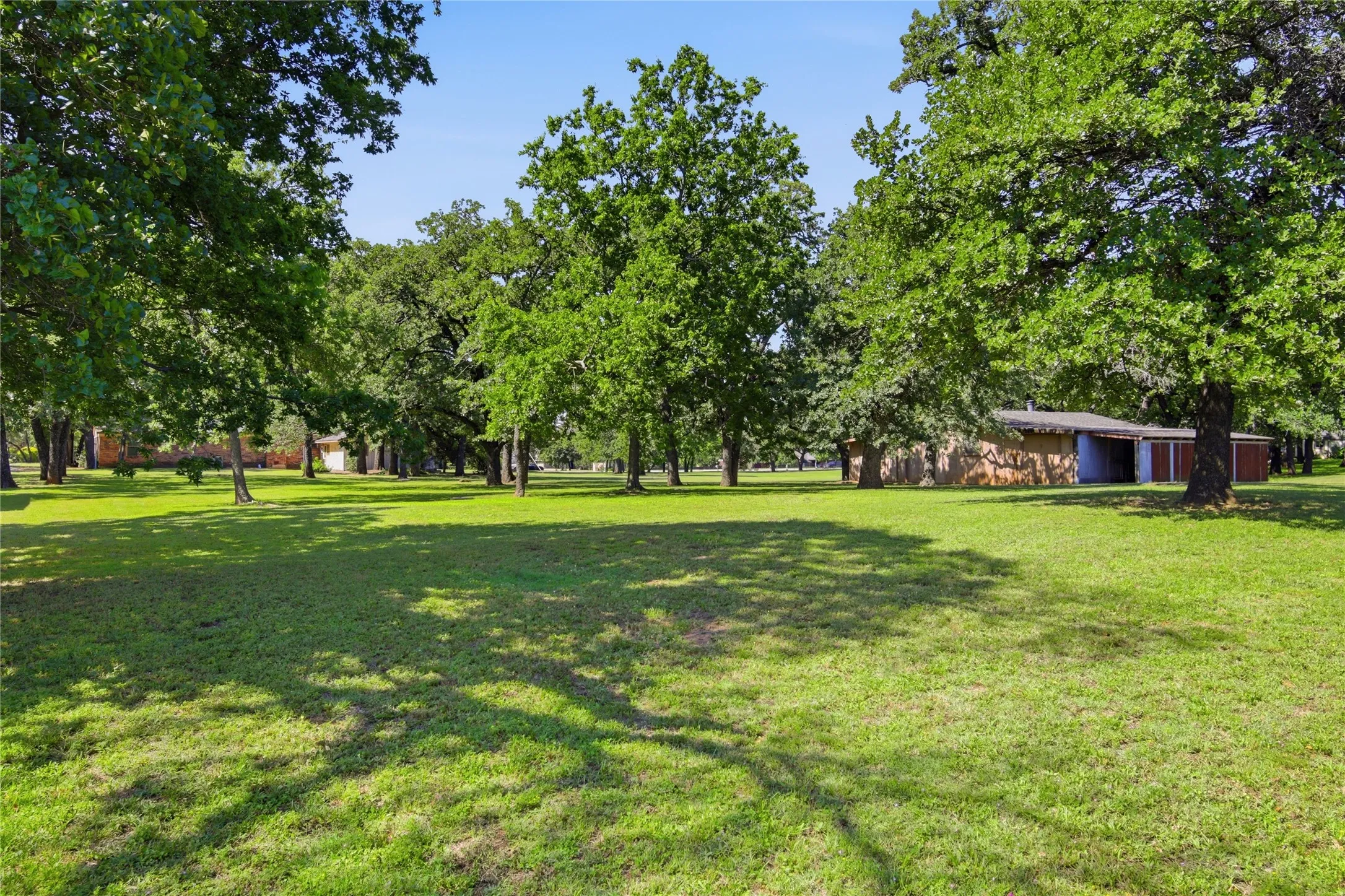 Single Family Residence For Sale in Tarrant County , 1251 Johnson Road, Keller, Texas 76248, 3 Bedroom, 2 Bathroom, 2 Garage spaces, 1,930 Sqft, built in 1954, mls#21334145, Real Estate Agent in Keller, Homes For Sale in Tarrant county, Homes For Sale in Keller, Realtor in Keller Texas, Real Estate Brokerage Independent Realty Texas, Luminita Cordes Realtor