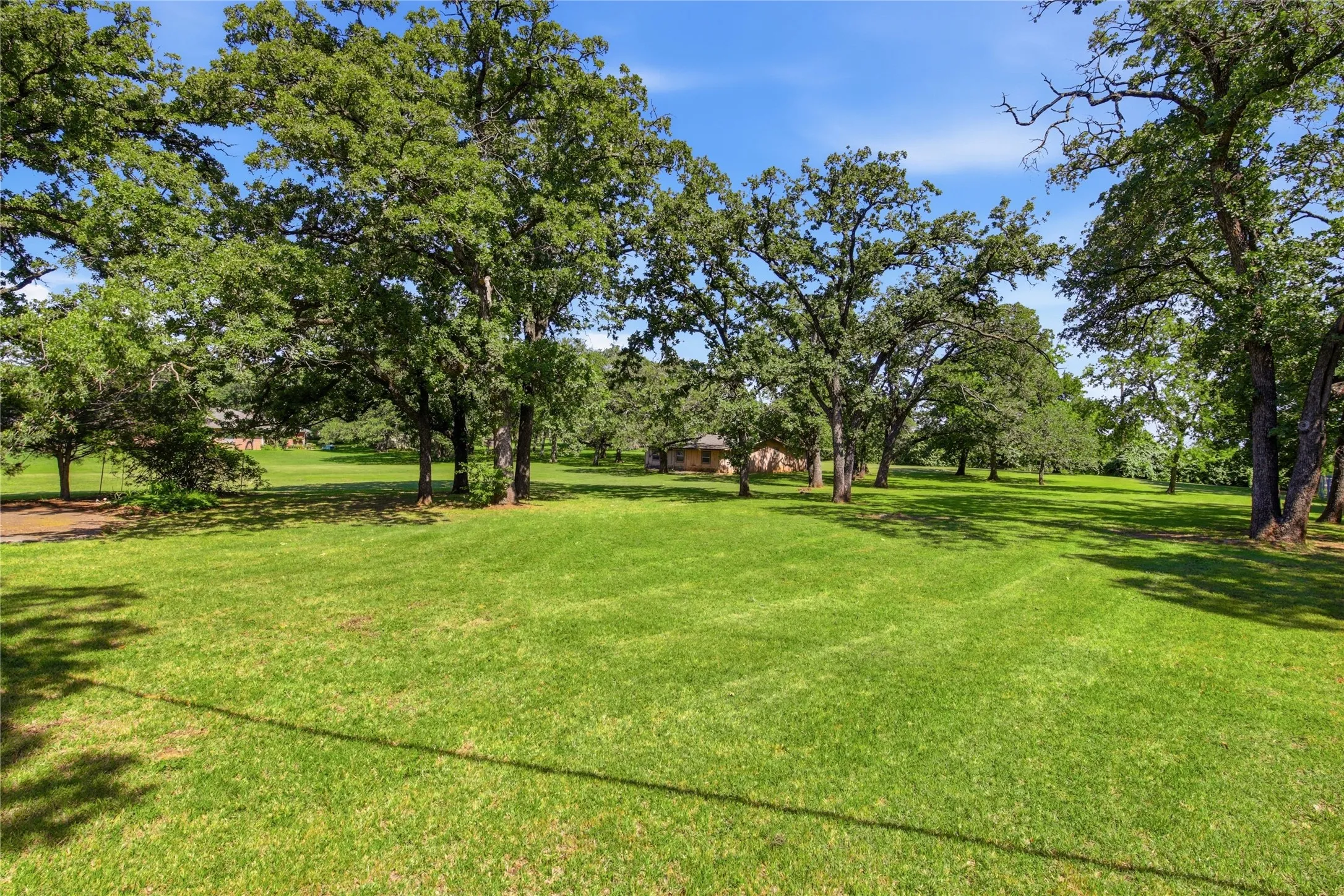 Single Family Residence For Sale in Tarrant County , 1251 Johnson Road, Keller, Texas 76248, 3 Bedroom, 2 Bathroom, 2 Garage spaces, 1,930 Sqft, built in 1954, mls#21334145, Real Estate Agent in Keller, Homes For Sale in Tarrant county, Homes For Sale in Keller, Realtor in Keller Texas, Real Estate Brokerage Independent Realty Texas, Luminita Cordes Realtor