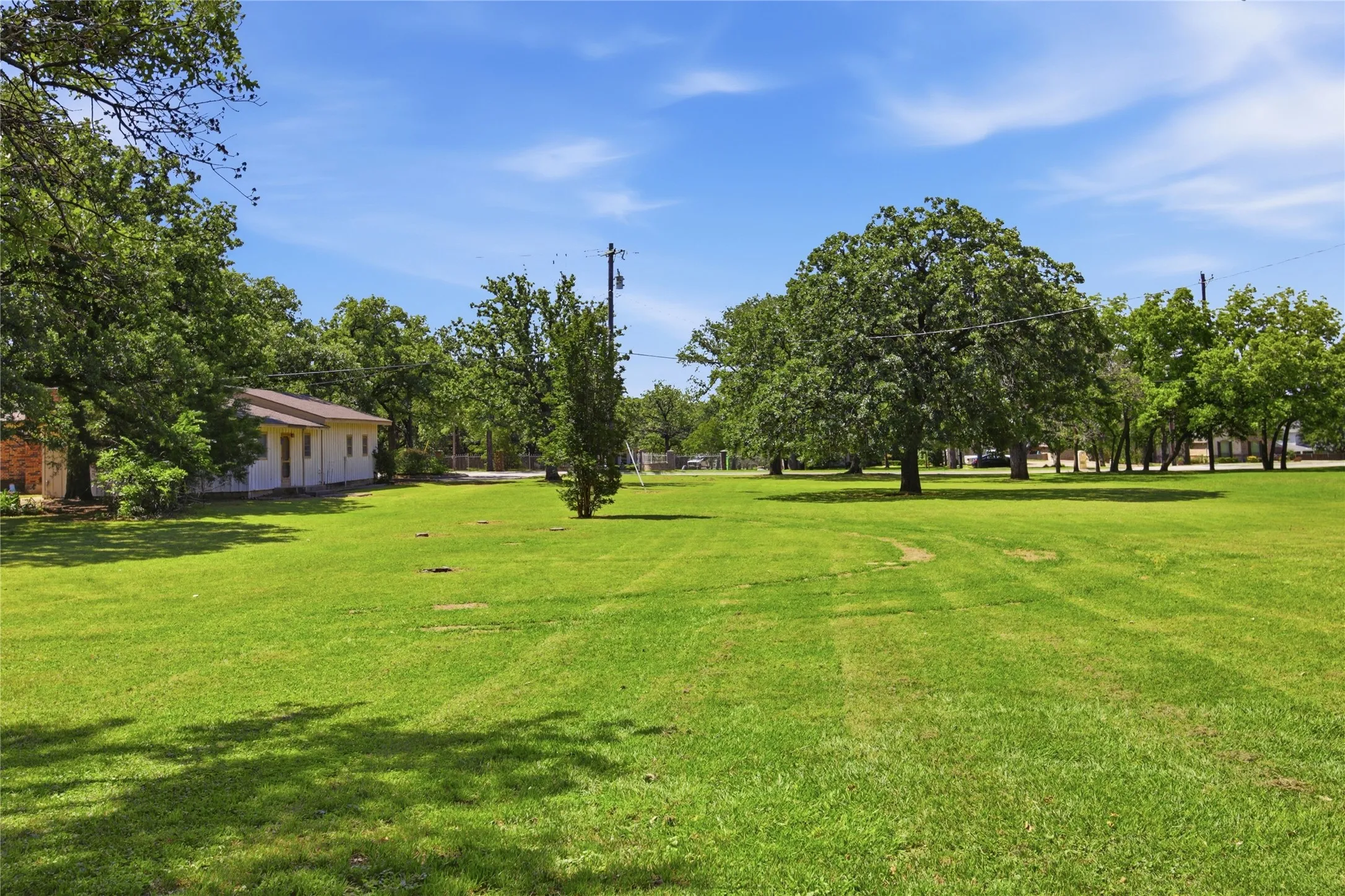Single Family Residence For Sale in Tarrant County , 1251 Johnson Road, Keller, Texas 76248, 3 Bedroom, 2 Bathroom, 2 Garage spaces, 1,930 Sqft, built in 1954, mls#21334145, Real Estate Agent in Keller, Homes For Sale in Tarrant county, Homes For Sale in Keller, Realtor in Keller Texas, Real Estate Brokerage Independent Realty Texas, Luminita Cordes Realtor
