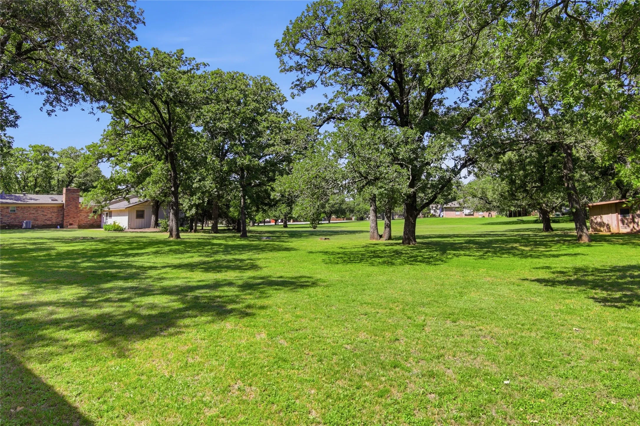Single Family Residence For Sale in Tarrant County , 1251 Johnson Road, Keller, Texas 76248, 3 Bedroom, 2 Bathroom, 2 Garage spaces, 1,930 Sqft, built in 1954, mls#21334145, Real Estate Agent in Keller, Homes For Sale in Tarrant county, Homes For Sale in Keller, Realtor in Keller Texas, Real Estate Brokerage Independent Realty Texas, Luminita Cordes Realtor