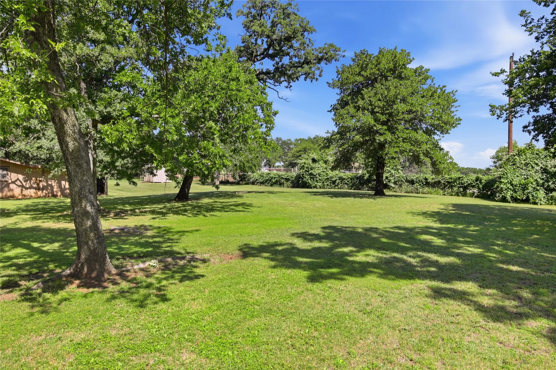 Single Family Residence For Sale in Tarrant County , 1251 Johnson Road, Keller, Texas 76248, 3 Bedroom, 2 Bathroom, 2 Garage spaces, 1,930 Sqft, built in 1954, mls#21334145, Real Estate Agent in Keller, Homes For Sale in Tarrant county, Homes For Sale in Keller, Realtor in Keller Texas, Real Estate Brokerage Independent Realty Texas, Luminita Cordes Realtor