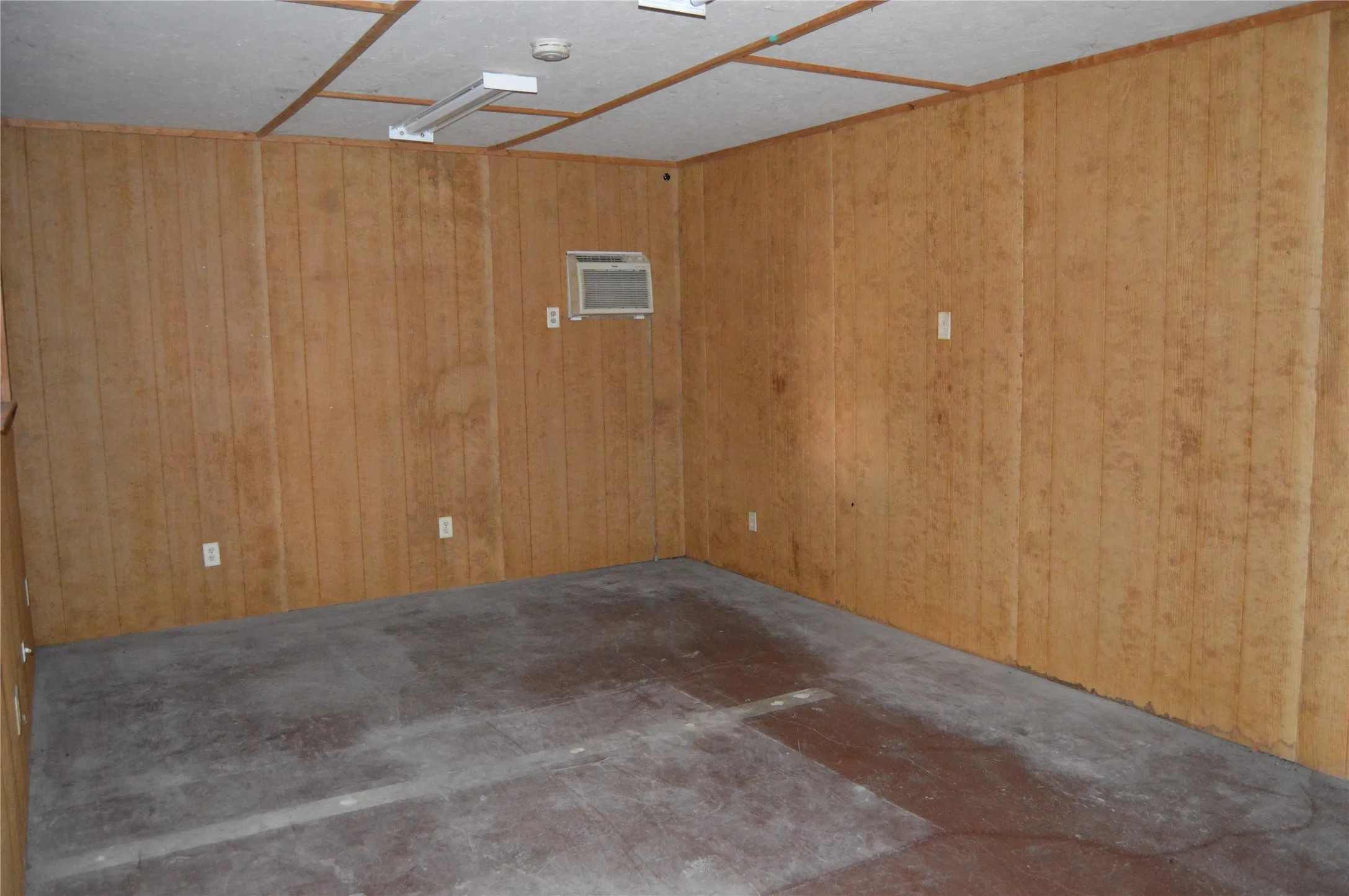 Business For Rent in Hunt County , 1969 Interstate Highway 30 W Ste D, Greenville, Texas 75402, 0, 0, Garage spaces, 0 Sqft, built in 1970, mls#21334770, Real Estate Agent in Greenville, Homes For Rent in Hunt county, Homes For Rent in Greenville, Realtor in Greenville Texas, Real Estate Brokerage Independent Realty Texas, Luminita Cordes Realtor