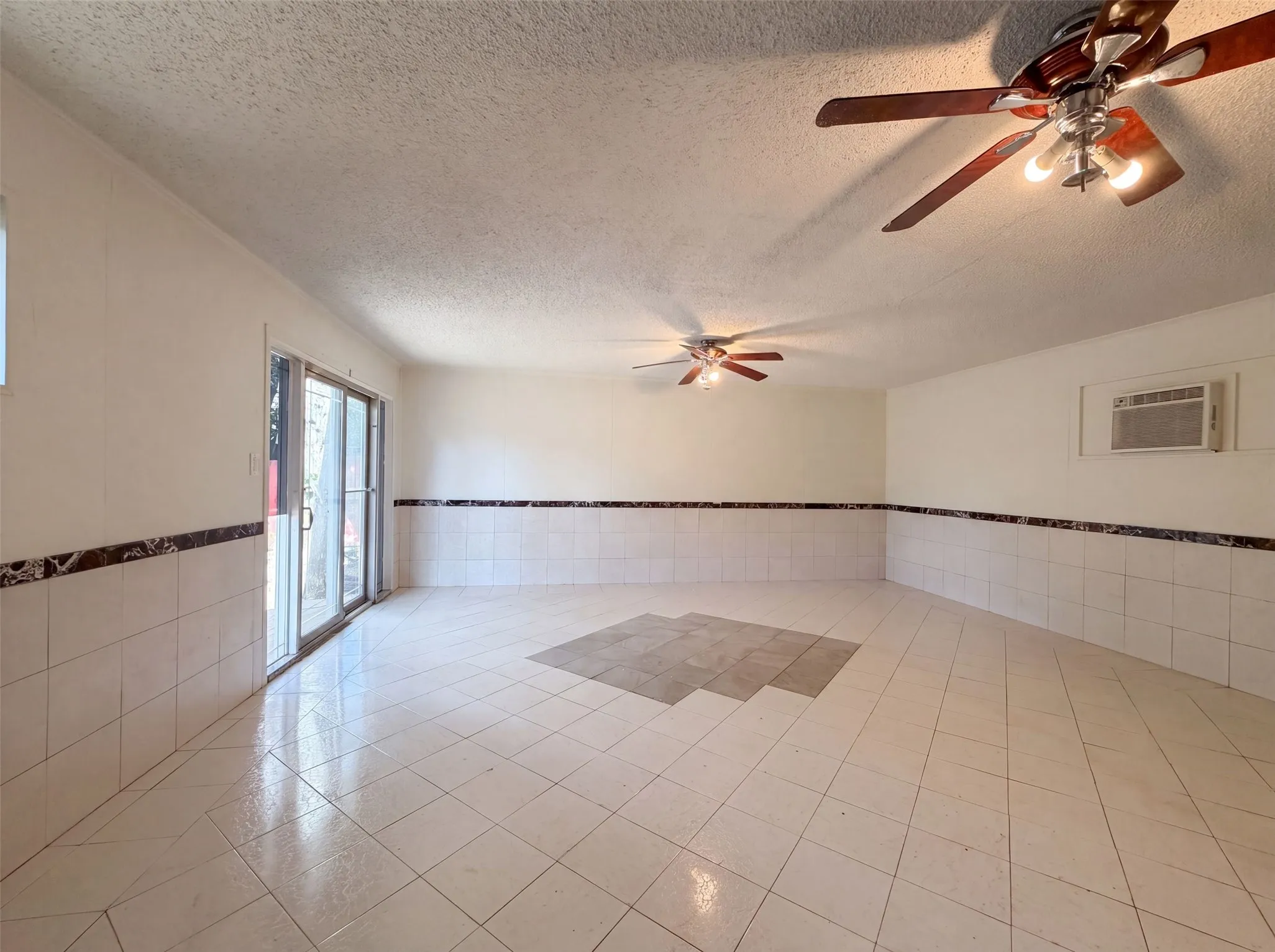 Single Family Residence For Sale in Dallas County , 725 Ridgecrest Drive, Irving, Texas 75060, 4 Bedroom, 3 Bathroom, 2 Garage spaces, 2,732 Sqft, built in 1959, mls#21334790, Real Estate Agent in Irving, Homes For Sale in Dallas county, Homes For Sale in Irving, Realtor in Irving Texas, Real Estate Brokerage Independent Realty Texas, Luminita Cordes Realtor