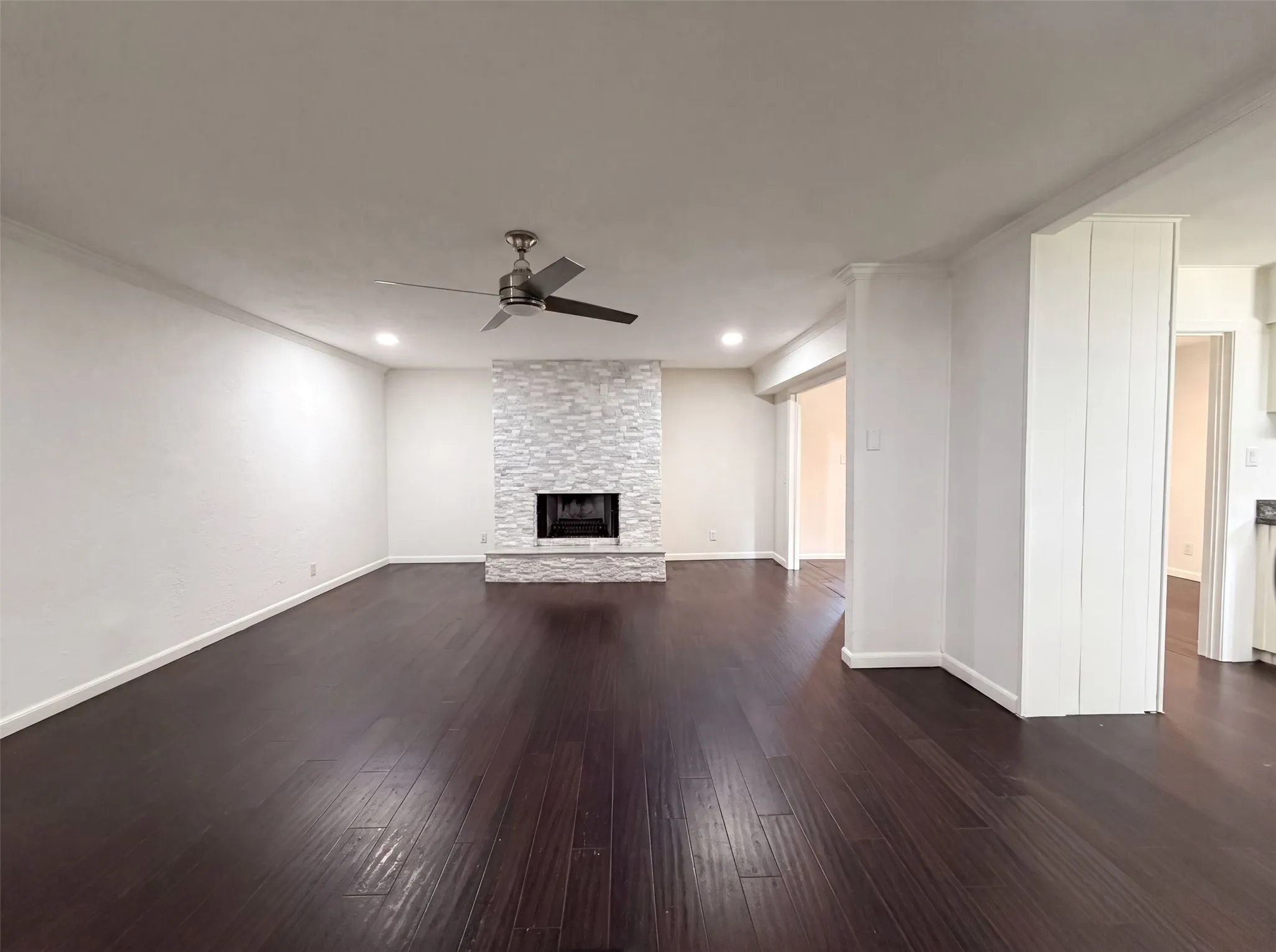 Single Family Residence For Sale in Dallas County , 725 Ridgecrest Drive, Irving, Texas 75060, 4 Bedroom, 3 Bathroom, 2 Garage spaces, 2,732 Sqft, built in 1959, mls#21334790, Real Estate Agent in Irving, Homes For Sale in Dallas county, Homes For Sale in Irving, Realtor in Irving Texas, Real Estate Brokerage Independent Realty Texas, Luminita Cordes Realtor