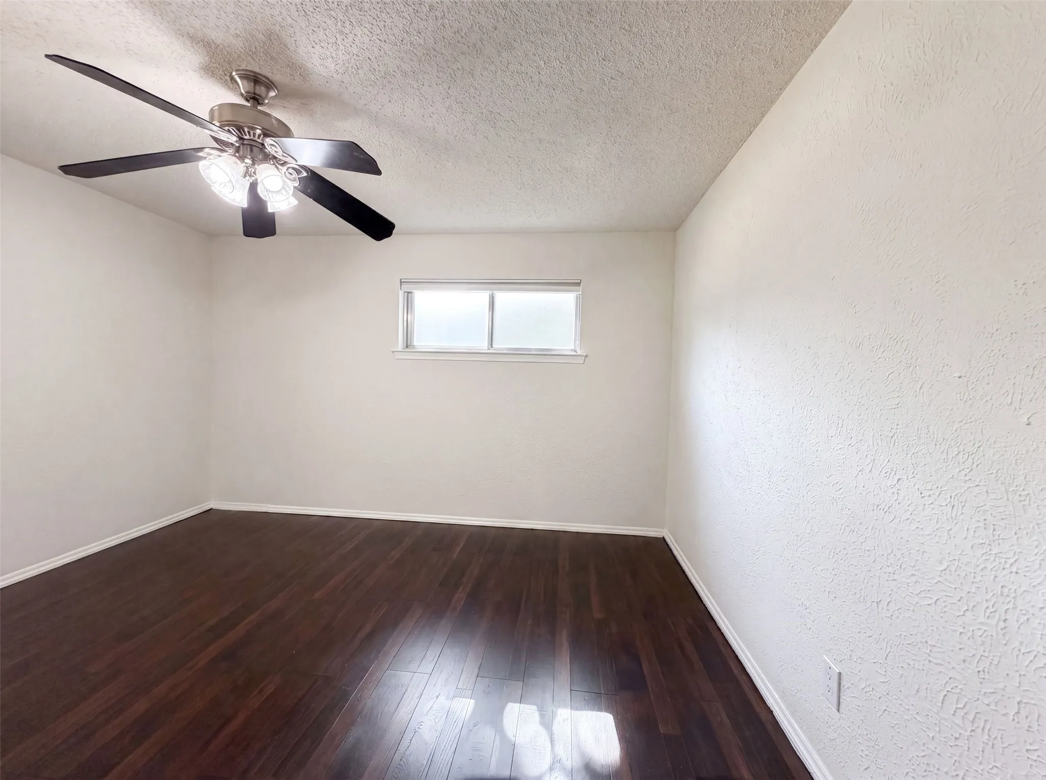 Single Family Residence For Sale in Dallas County , 725 Ridgecrest Drive, Irving, Texas 75060, 4 Bedroom, 3 Bathroom, 2 Garage spaces, 2,732 Sqft, built in 1959, mls#21334790, Real Estate Agent in Irving, Homes For Sale in Dallas county, Homes For Sale in Irving, Realtor in Irving Texas, Real Estate Brokerage Independent Realty Texas, Luminita Cordes Realtor