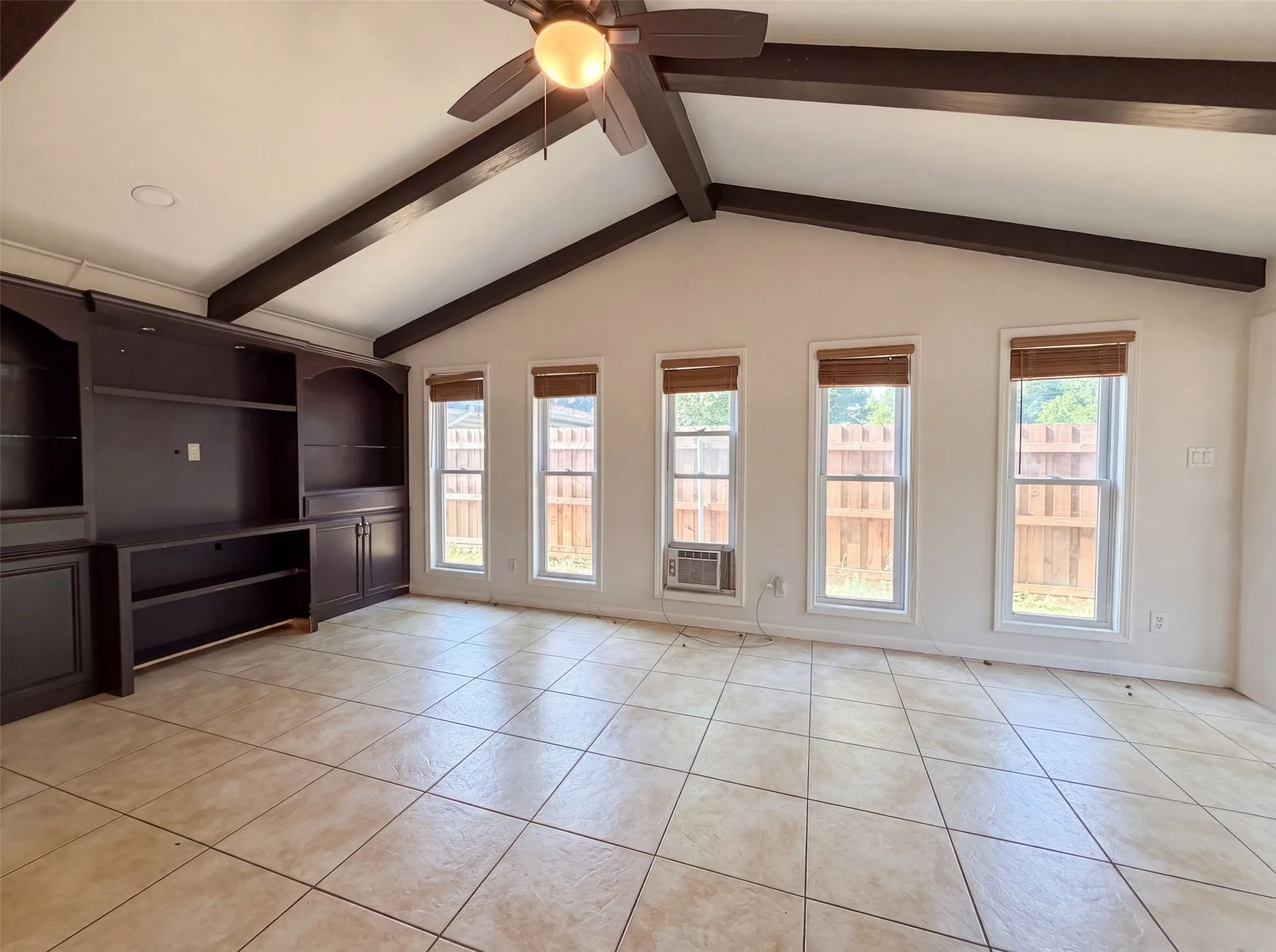 Single Family Residence For Sale in Dallas County , 725 Ridgecrest Drive, Irving, Texas 75060, 4 Bedroom, 3 Bathroom, 2 Garage spaces, 2,732 Sqft, built in 1959, mls#21334790, Real Estate Agent in Irving, Homes For Sale in Dallas county, Homes For Sale in Irving, Realtor in Irving Texas, Real Estate Brokerage Independent Realty Texas, Luminita Cordes Realtor