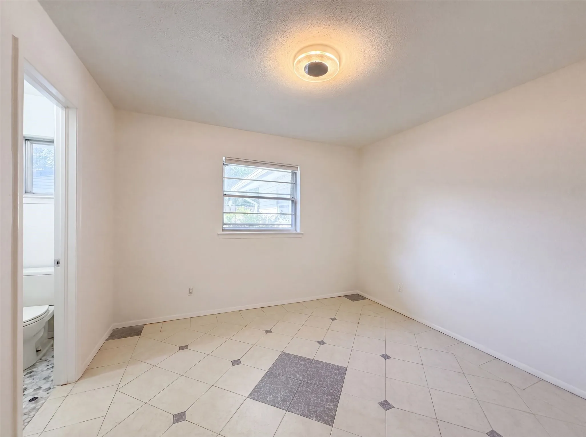 Single Family Residence For Sale in Dallas County , 725 Ridgecrest Drive, Irving, Texas 75060, 4 Bedroom, 3 Bathroom, 2 Garage spaces, 2,732 Sqft, built in 1959, mls#21334790, Real Estate Agent in Irving, Homes For Sale in Dallas county, Homes For Sale in Irving, Realtor in Irving Texas, Real Estate Brokerage Independent Realty Texas, Luminita Cordes Realtor