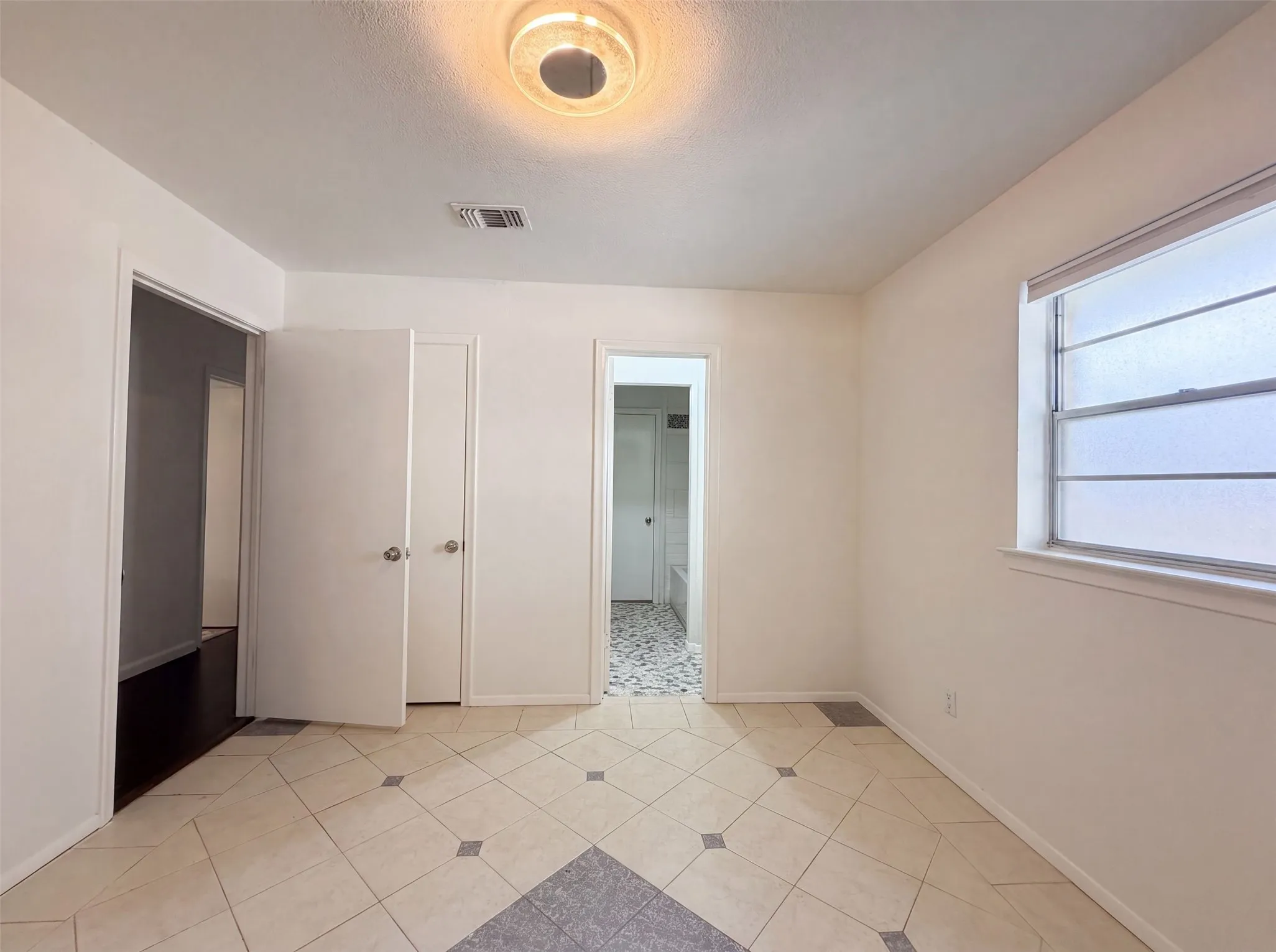 Single Family Residence For Sale in Dallas County , 725 Ridgecrest Drive, Irving, Texas 75060, 4 Bedroom, 3 Bathroom, 2 Garage spaces, 2,732 Sqft, built in 1959, mls#21334790, Real Estate Agent in Irving, Homes For Sale in Dallas county, Homes For Sale in Irving, Realtor in Irving Texas, Real Estate Brokerage Independent Realty Texas, Luminita Cordes Realtor