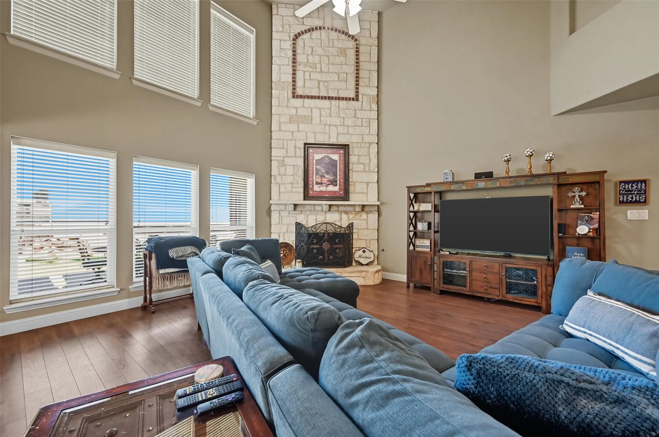 Single Family Residence For Sale in Tarrant County , 4501 Woodcrest Lane, Mansfield, Texas 76063, 4 Bedroom, 4 Bathroom, 2 Garage spaces, 3,623 Sqft, built in 2006, mls#21323303, Real Estate Agent in Mansfield, Homes For Sale in Tarrant county, Homes For Sale in Mansfield, Realtor in Mansfield Texas, Real Estate Brokerage Independent Realty Texas, Luminita Cordes Realtor