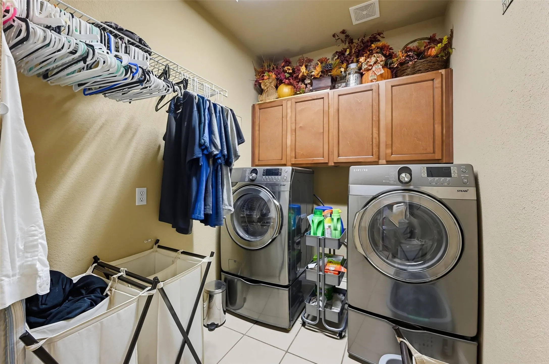 Single Family Residence For Sale in Tarrant County , 4501 Woodcrest Lane, Mansfield, Texas 76063, 4 Bedroom, 4 Bathroom, 2 Garage spaces, 3,623 Sqft, built in 2006, mls#21323303, Real Estate Agent in Mansfield, Homes For Sale in Tarrant county, Homes For Sale in Mansfield, Realtor in Mansfield Texas, Real Estate Brokerage Independent Realty Texas, Luminita Cordes Realtor