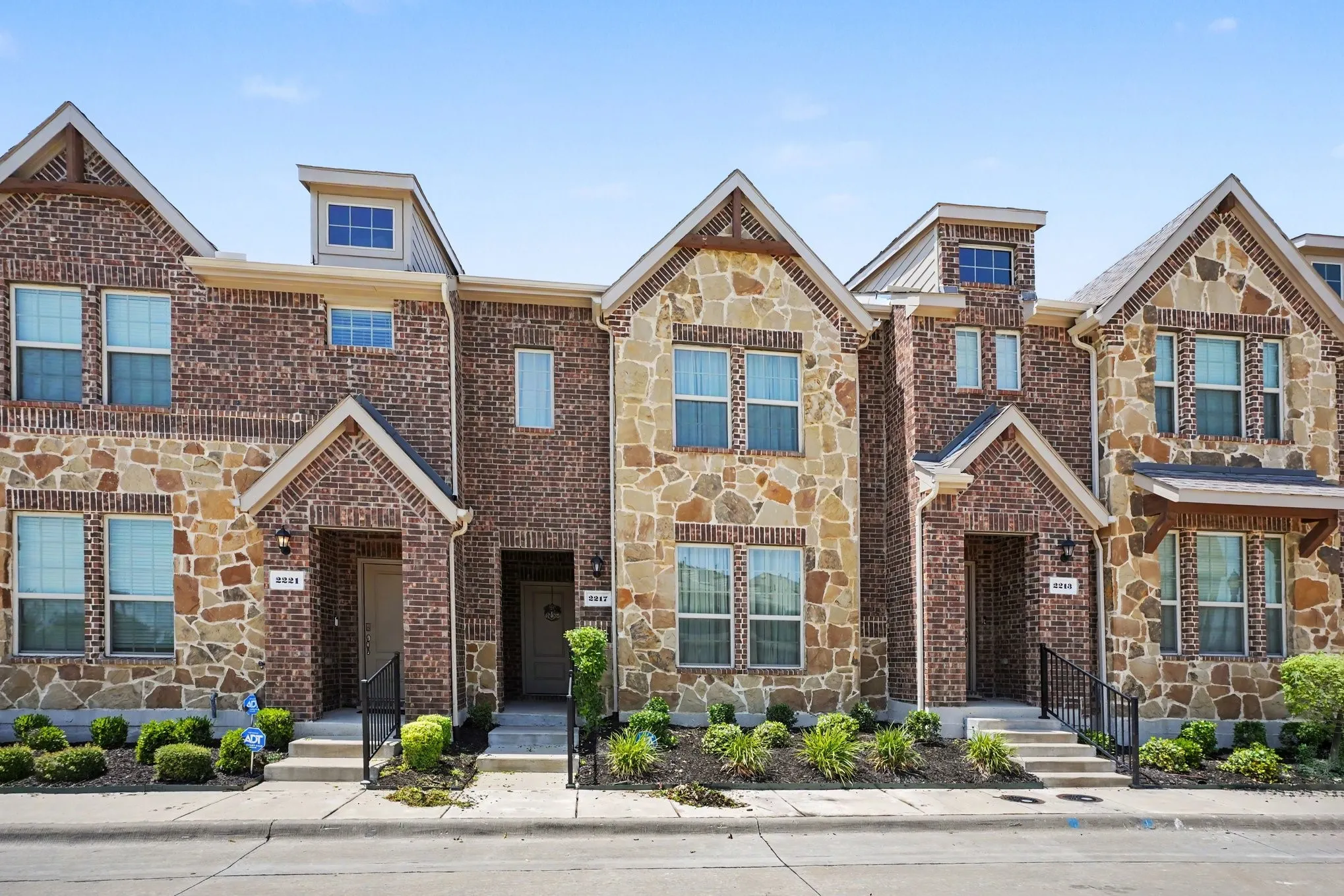 Townhouse For Sale in Dallas County , 2217 Steer Creek Place, Mesquite, Texas 75149, 3 Bedroom, 3 Bathroom, 2 Garage spaces, 1,711 Sqft, built in 2021, Price $295,300, mls#21327844, Real Estate Agent in Mesquite, Homes For Sale in Dallas county, Homes For Sale in Mesquite, Realtor in Mesquite Texas, Real Estate Brokerage Independent Realty Texas, Luminita Cordes Realtor