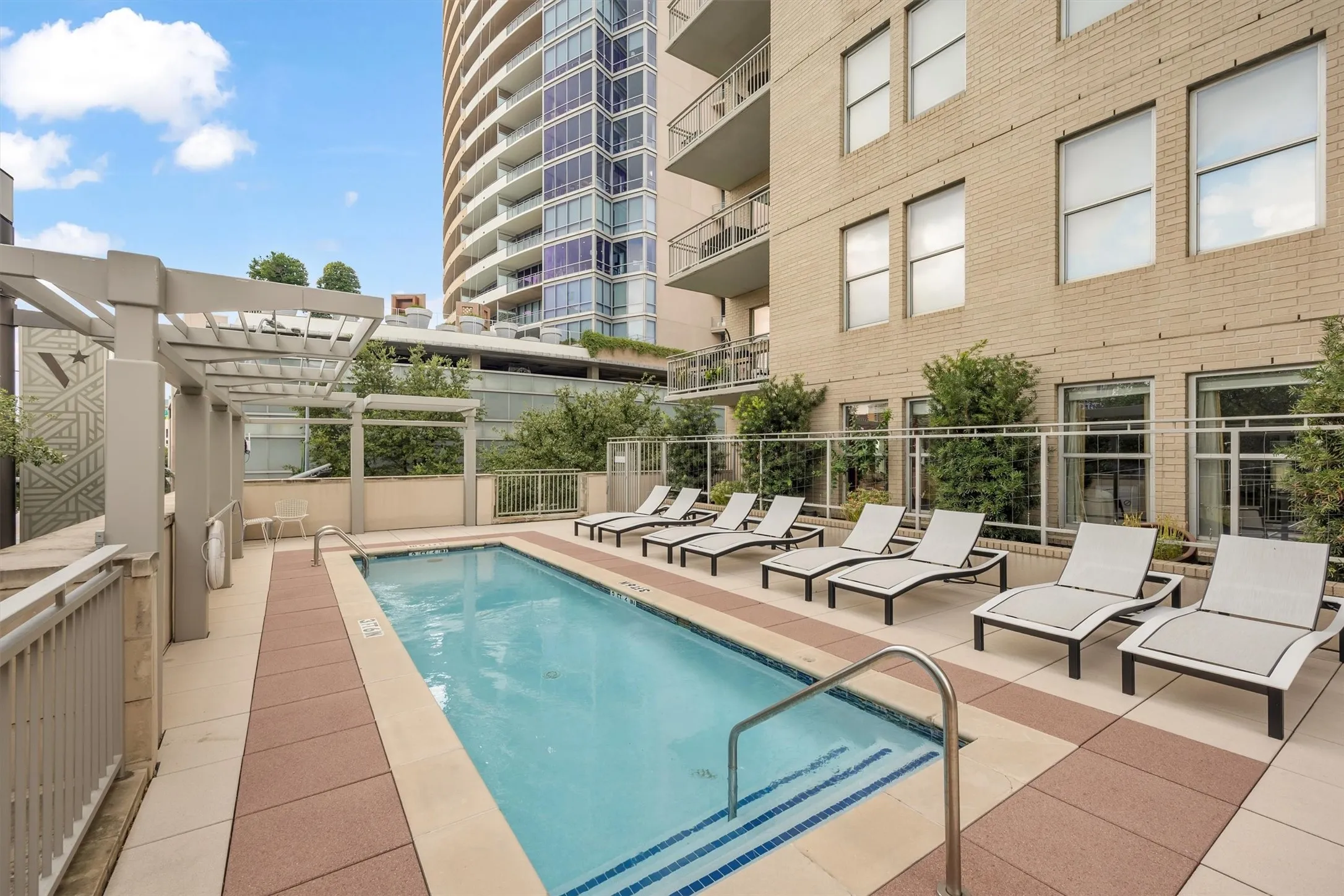 Condominium For Sale in Dallas County , 2323 N Houston Street 202, Dallas, Texas 75219, 2 Bedroom, 2 Bathroom, 3 Garage spaces, 1,784 Sqft, built in 2005, mls#21334817, Real Estate Agent in Dallas, Homes For Sale in Dallas county, Homes For Sale in Dallas, Realtor in Dallas Texas, Real Estate Brokerage Independent Realty Texas, Luminita Cordes Realtor