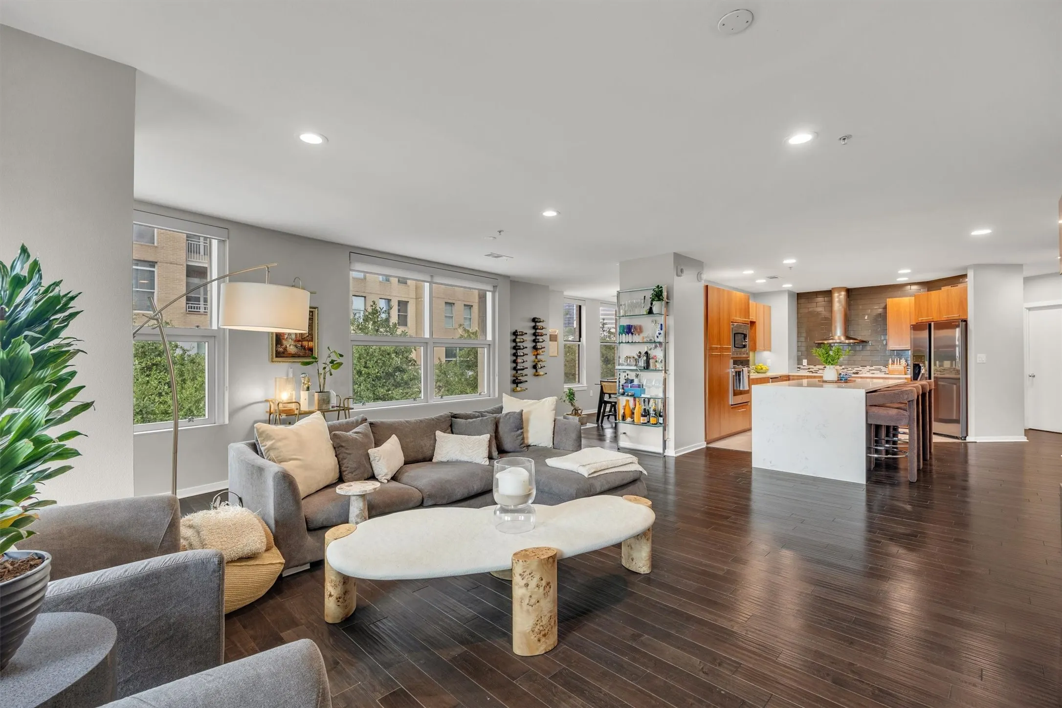 Condominium For Sale in Dallas County , 2323 N Houston Street 202, Dallas, Texas 75219, 2 Bedroom, 2 Bathroom, 3 Garage spaces, 1,784 Sqft, built in 2005, mls#21334817, Real Estate Agent in Dallas, Homes For Sale in Dallas county, Homes For Sale in Dallas, Realtor in Dallas Texas, Real Estate Brokerage Independent Realty Texas, Luminita Cordes Realtor