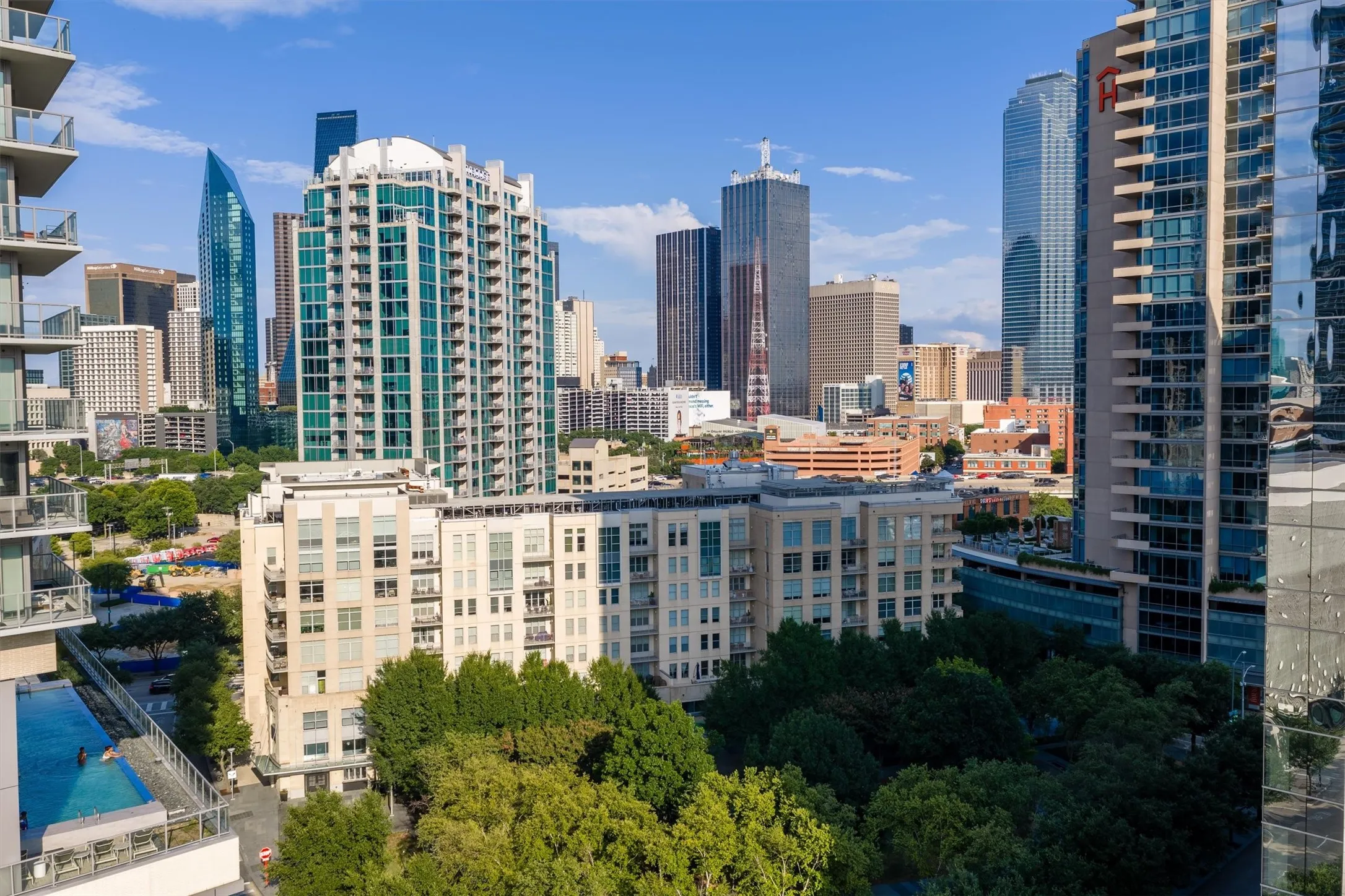 Condominium For Sale in Dallas County , 2323 N Houston Street 202, Dallas, Texas 75219, 2 Bedroom, 2 Bathroom, 3 Garage spaces, 1,784 Sqft, built in 2005, mls#21334817, Real Estate Agent in Dallas, Homes For Sale in Dallas county, Homes For Sale in Dallas, Realtor in Dallas Texas, Real Estate Brokerage Independent Realty Texas, Luminita Cordes Realtor