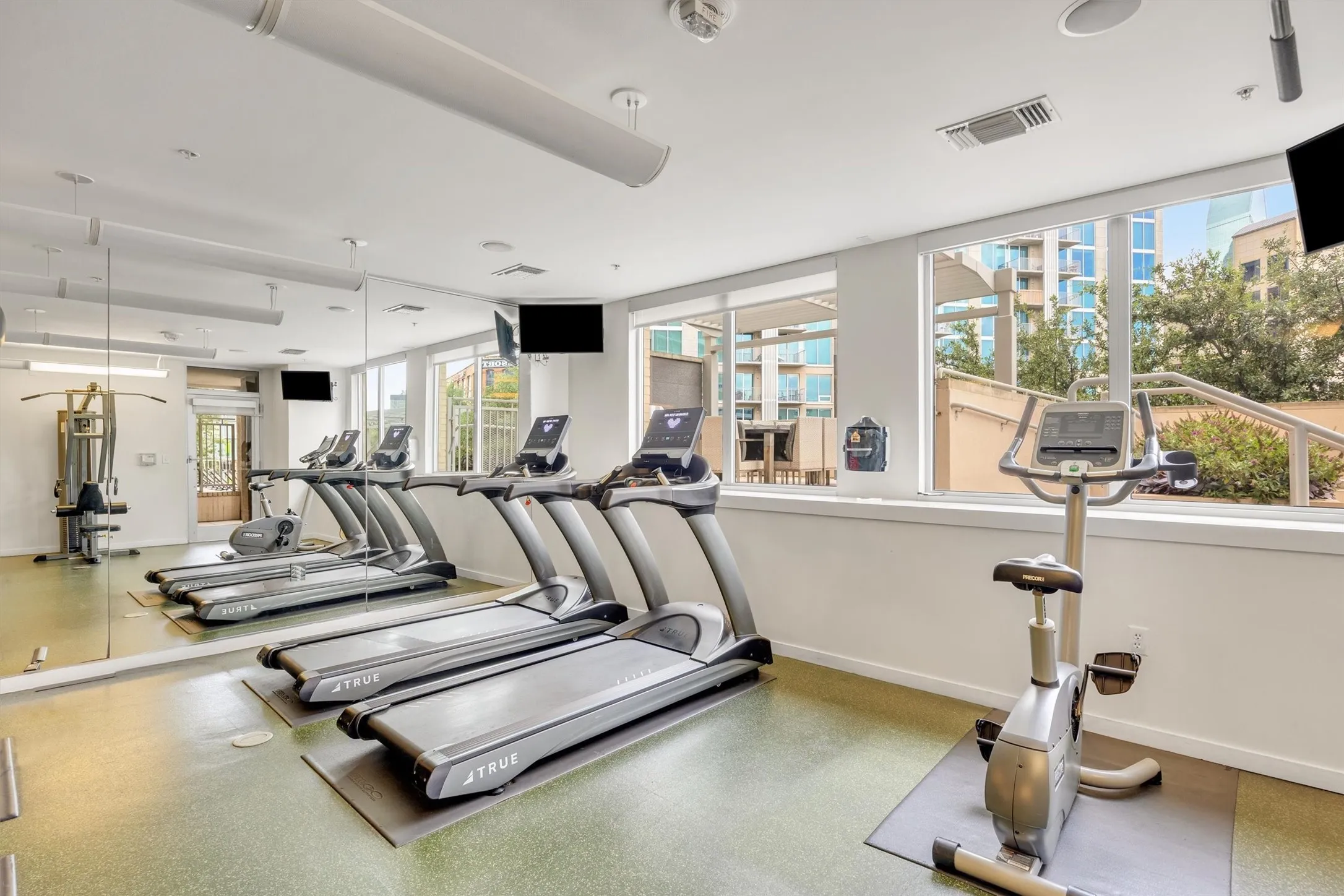 Condominium For Sale in Dallas County , 2323 N Houston Street 202, Dallas, Texas 75219, 2 Bedroom, 2 Bathroom, 3 Garage spaces, 1,784 Sqft, built in 2005, mls#21334817, Real Estate Agent in Dallas, Homes For Sale in Dallas county, Homes For Sale in Dallas, Realtor in Dallas Texas, Real Estate Brokerage Independent Realty Texas, Luminita Cordes Realtor