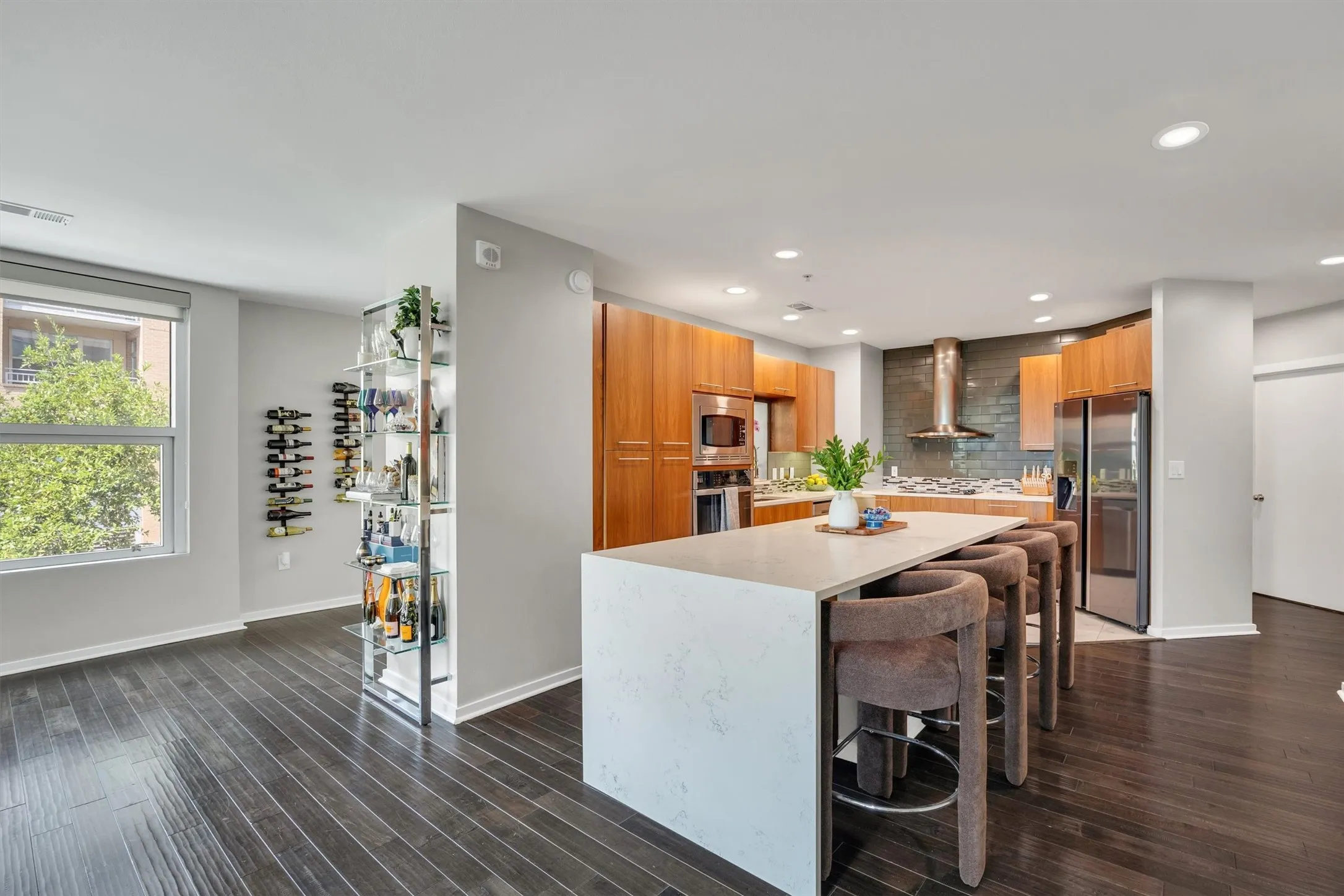 Condominium For Sale in Dallas County , 2323 N Houston Street 202, Dallas, Texas 75219, 2 Bedroom, 2 Bathroom, 3 Garage spaces, 1,784 Sqft, built in 2005, mls#21334817, Real Estate Agent in Dallas, Homes For Sale in Dallas county, Homes For Sale in Dallas, Realtor in Dallas Texas, Real Estate Brokerage Independent Realty Texas, Luminita Cordes Realtor