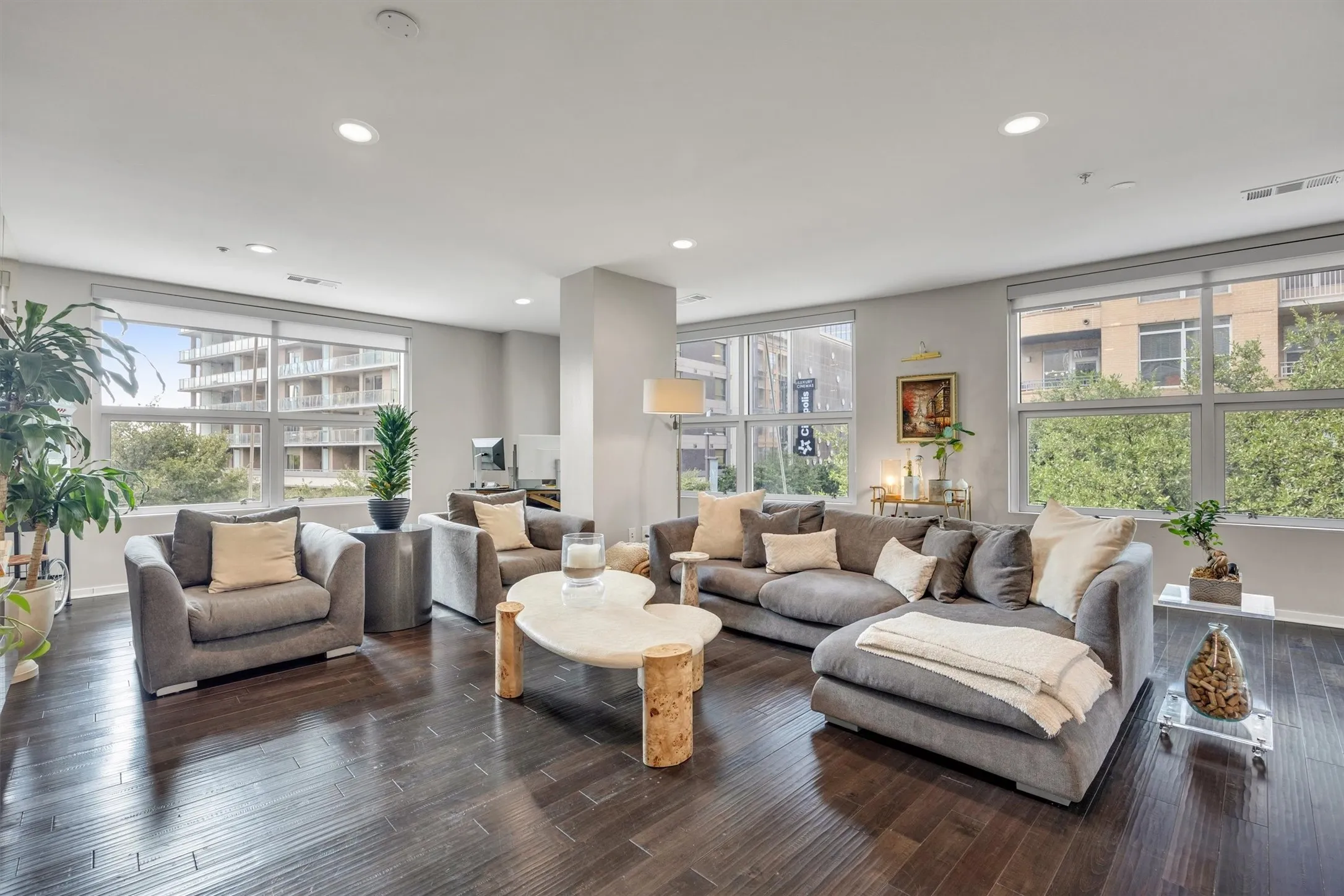 Condominium For Sale in Dallas County , 2323 N Houston Street 202, Dallas, Texas 75219, 2 Bedroom, 2 Bathroom, 3 Garage spaces, 1,784 Sqft, built in 2005, mls#21334817, Real Estate Agent in Dallas, Homes For Sale in Dallas county, Homes For Sale in Dallas, Realtor in Dallas Texas, Real Estate Brokerage Independent Realty Texas, Luminita Cordes Realtor