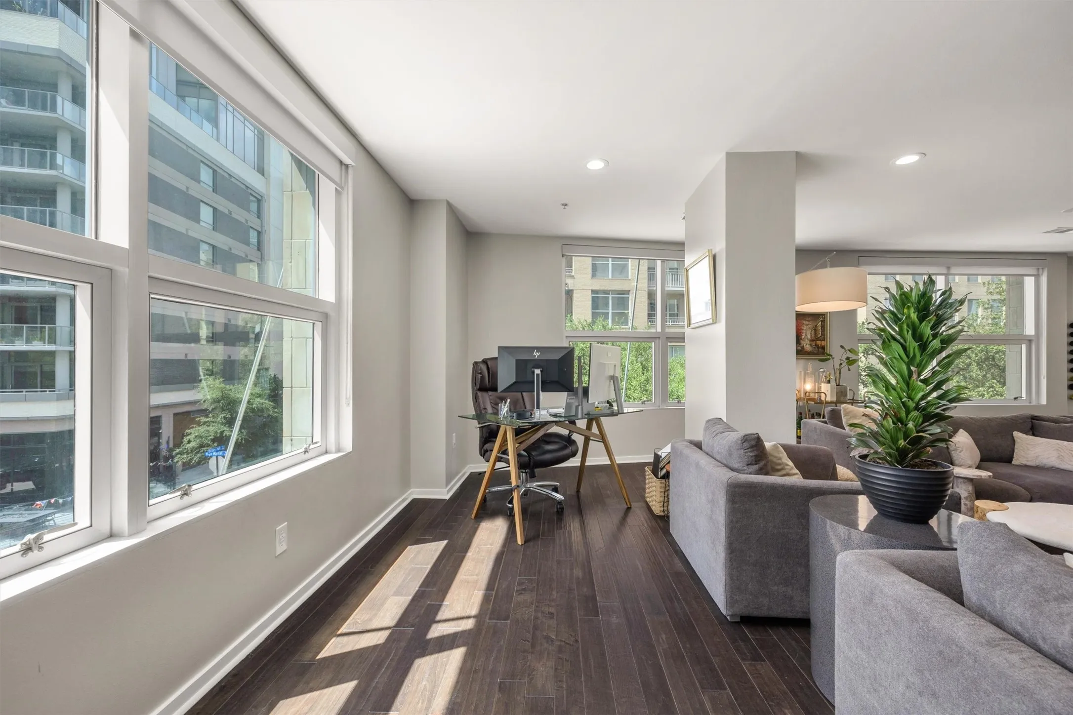 Condominium For Sale in Dallas County , 2323 N Houston Street 202, Dallas, Texas 75219, 2 Bedroom, 2 Bathroom, 3 Garage spaces, 1,784 Sqft, built in 2005, mls#21334817, Real Estate Agent in Dallas, Homes For Sale in Dallas county, Homes For Sale in Dallas, Realtor in Dallas Texas, Real Estate Brokerage Independent Realty Texas, Luminita Cordes Realtor