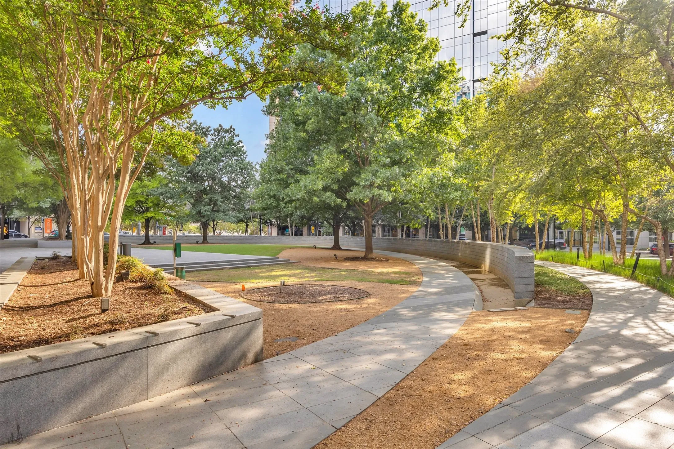 Condominium For Sale in Dallas County , 2323 N Houston Street 202, Dallas, Texas 75219, 2 Bedroom, 2 Bathroom, 3 Garage spaces, 1,784 Sqft, built in 2005, mls#21334817, Real Estate Agent in Dallas, Homes For Sale in Dallas county, Homes For Sale in Dallas, Realtor in Dallas Texas, Real Estate Brokerage Independent Realty Texas, Luminita Cordes Realtor