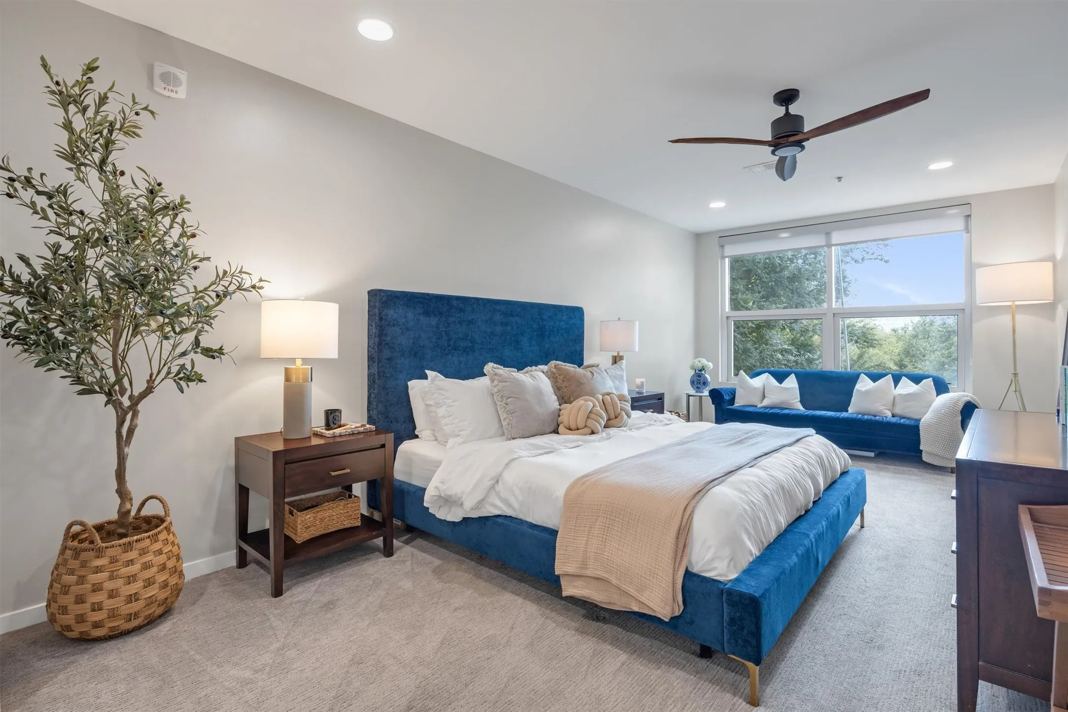 Condominium For Sale in Dallas County , 2323 N Houston Street 202, Dallas, Texas 75219, 2 Bedroom, 2 Bathroom, 3 Garage spaces, 1,784 Sqft, built in 2005, mls#21334817, Real Estate Agent in Dallas, Homes For Sale in Dallas county, Homes For Sale in Dallas, Realtor in Dallas Texas, Real Estate Brokerage Independent Realty Texas, Luminita Cordes Realtor