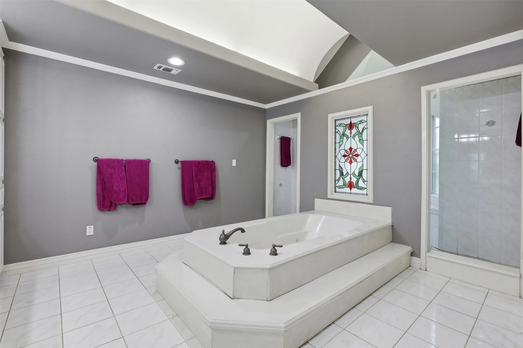 Single Family Residence For Sale in Parker County , 351 Cattlebaron Parc Drive, Fort Worth, Texas 76108, 5 Bedroom, 5 Bathroom, 5 Garage spaces, 4,075 Sqft, built in 1998, mls#21332417, Real Estate Agent in Fort Worth, Homes For Sale in Parker county, Homes For Sale in Fort Worth, Realtor in Fort Worth Texas, Real Estate Brokerage Independent Realty Texas, Luminita Cordes Realtor