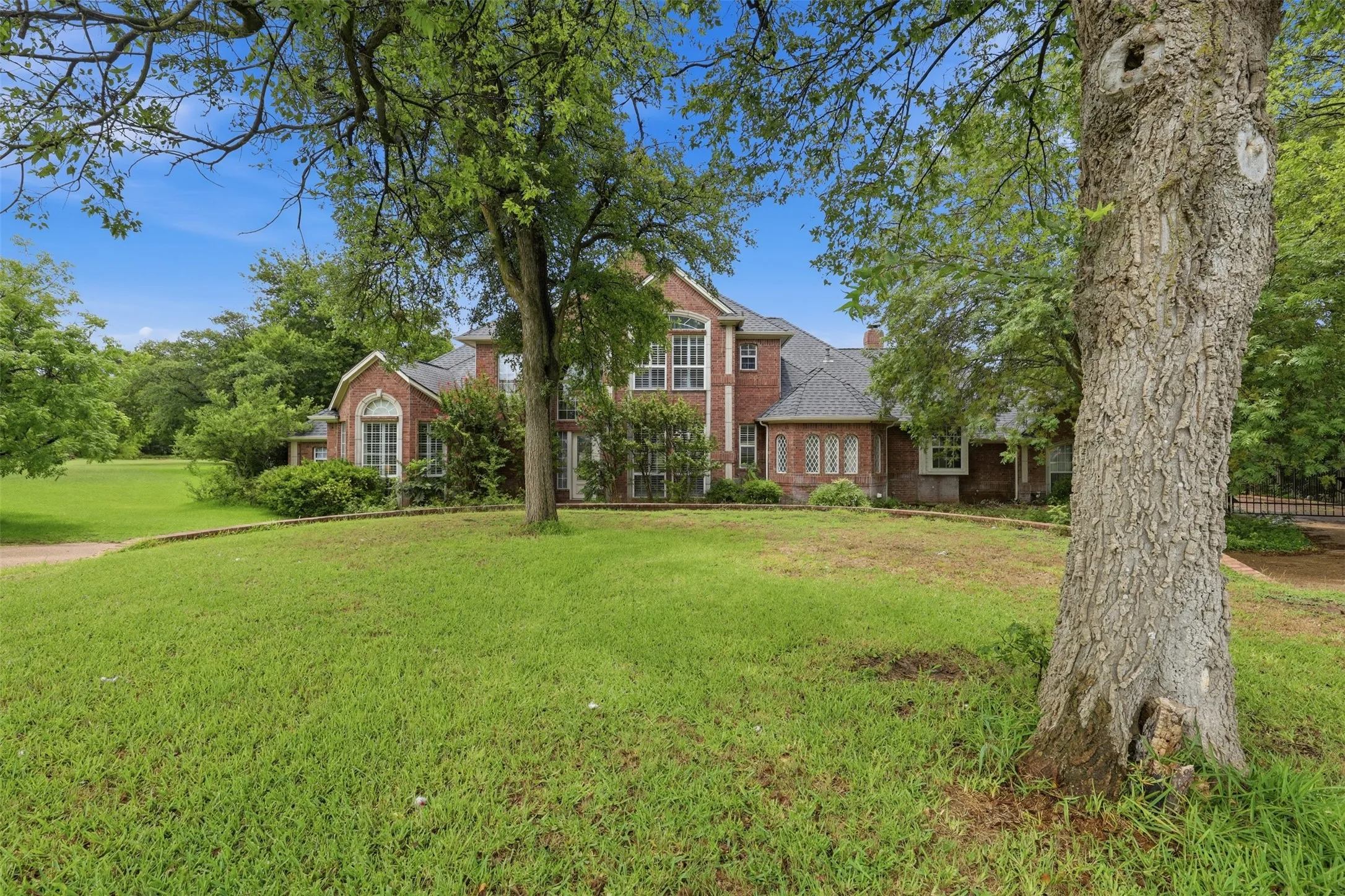 Single Family Residence For Sale in Parker County , 351 Cattlebaron Parc Drive, Fort Worth, Texas 76108, 5 Bedroom, 5 Bathroom, 5 Garage spaces, 4,075 Sqft, built in 1998, mls#21332417, Real Estate Agent in Fort Worth, Homes For Sale in Parker county, Homes For Sale in Fort Worth, Realtor in Fort Worth Texas, Real Estate Brokerage Independent Realty Texas, Luminita Cordes Realtor