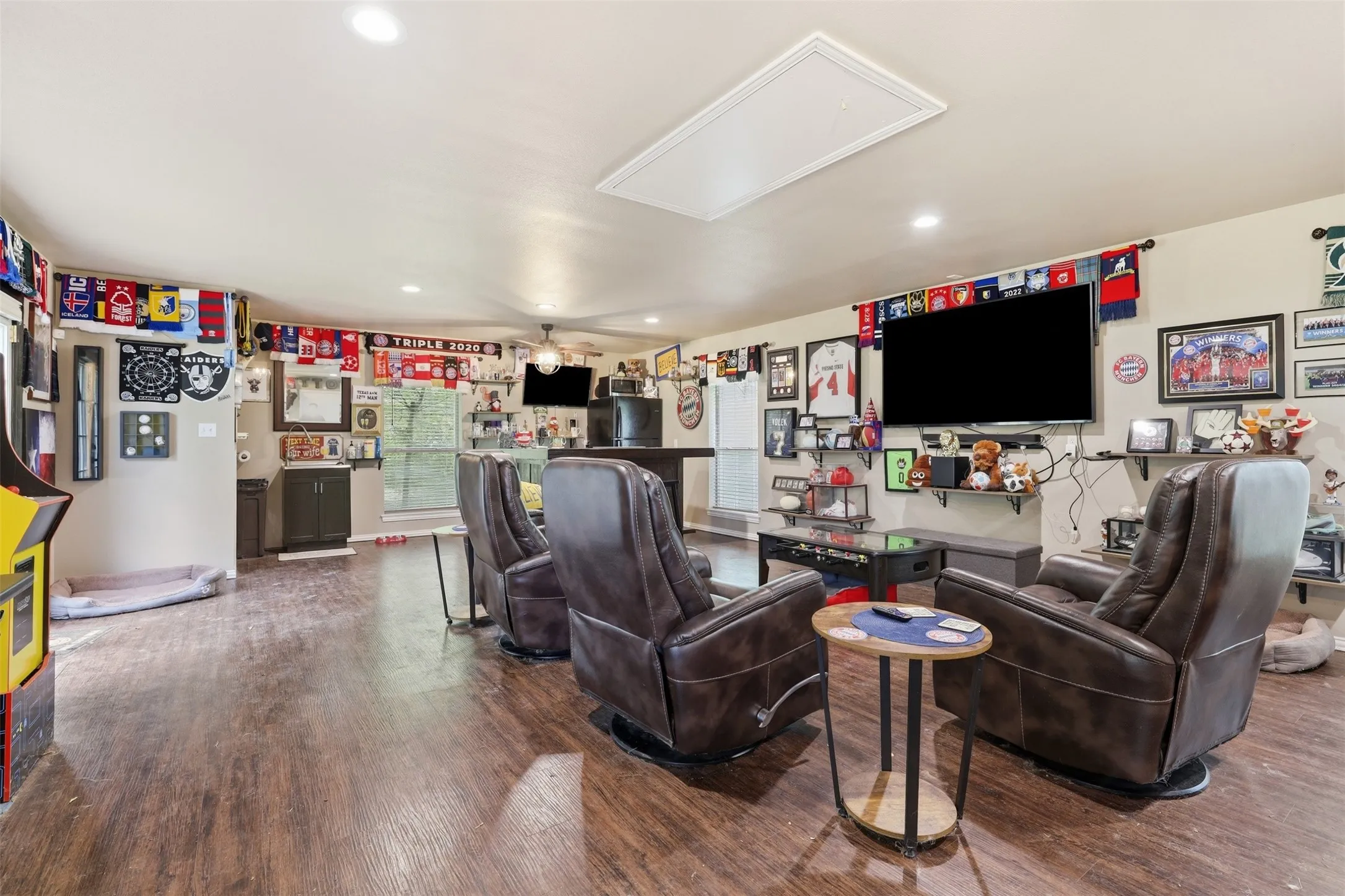 1000 square man cave behind garage