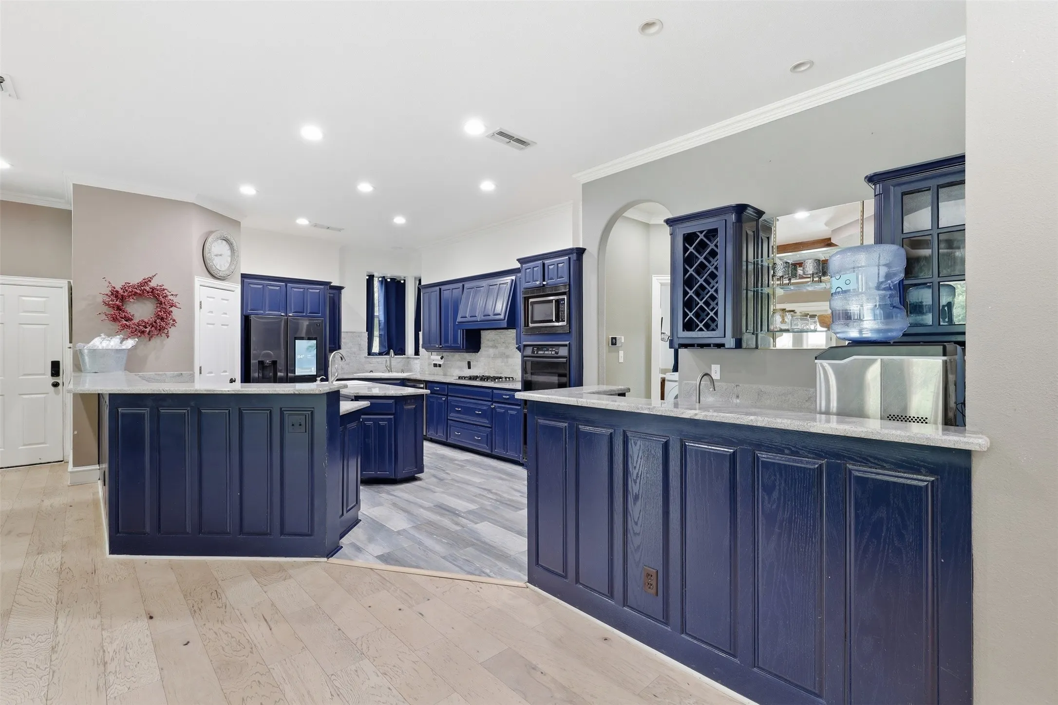 Single Family Residence For Sale in Parker County , 351 Cattlebaron Parc Drive, Fort Worth, Texas 76108, 5 Bedroom, 5 Bathroom, 5 Garage spaces, 4,075 Sqft, built in 1998, mls#21332417, Real Estate Agent in Fort Worth, Homes For Sale in Parker county, Homes For Sale in Fort Worth, Realtor in Fort Worth Texas, Real Estate Brokerage Independent Realty Texas, Luminita Cordes Realtor